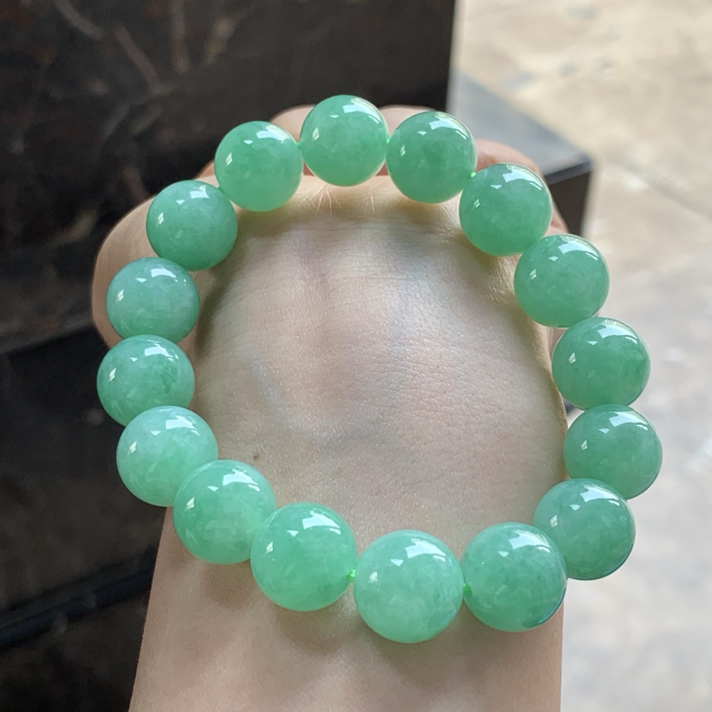 绿色手串^_^大颗 鲜艳 玉质温润