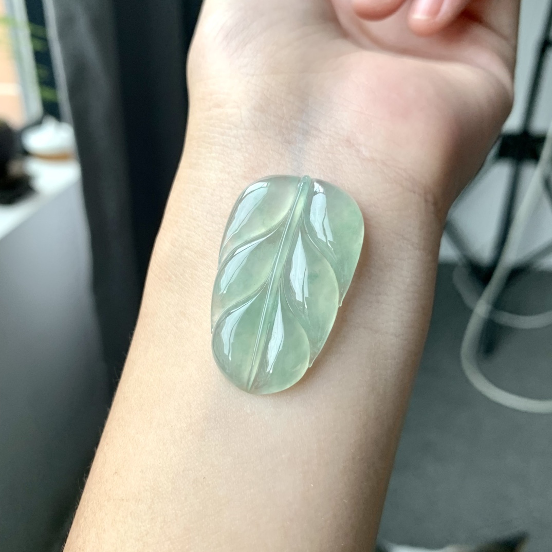 冰绿叶子，叶形饱满，色泽均匀，尺寸35.4-22.2-4.3，D7325BEF量