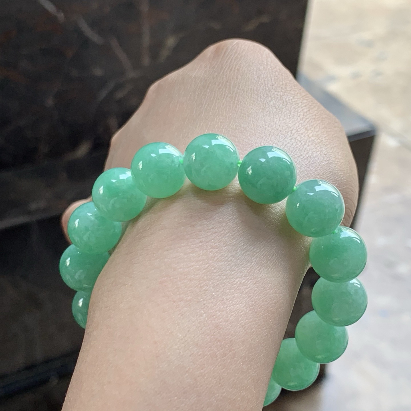 绿色手串^_^大颗 鲜艳 玉质温润