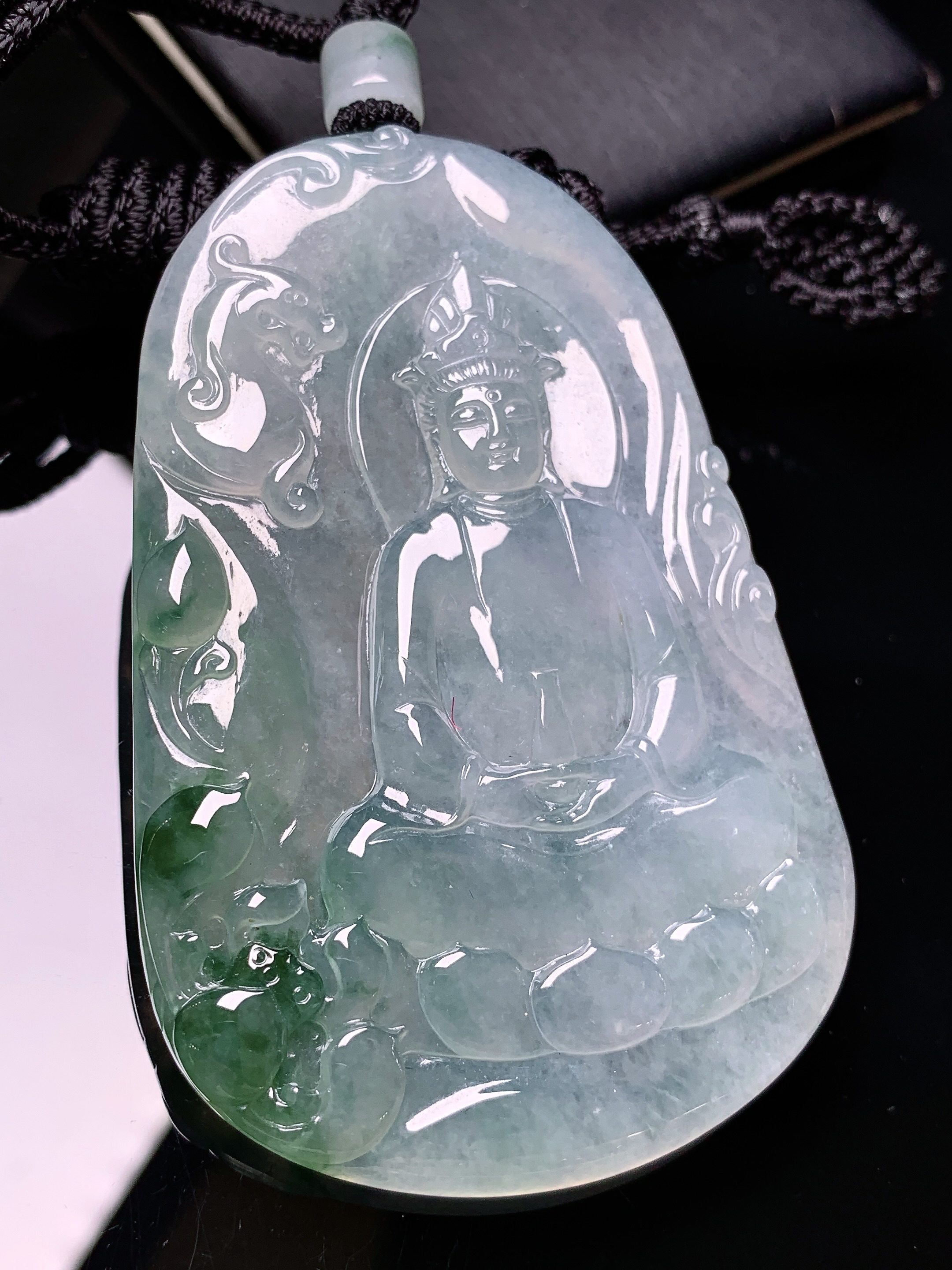 冰种飘花观音菩萨吊坠 玉质细腻 色泽艳丽清新 水润亮眼 整体尺寸69.5*45*5.8L1