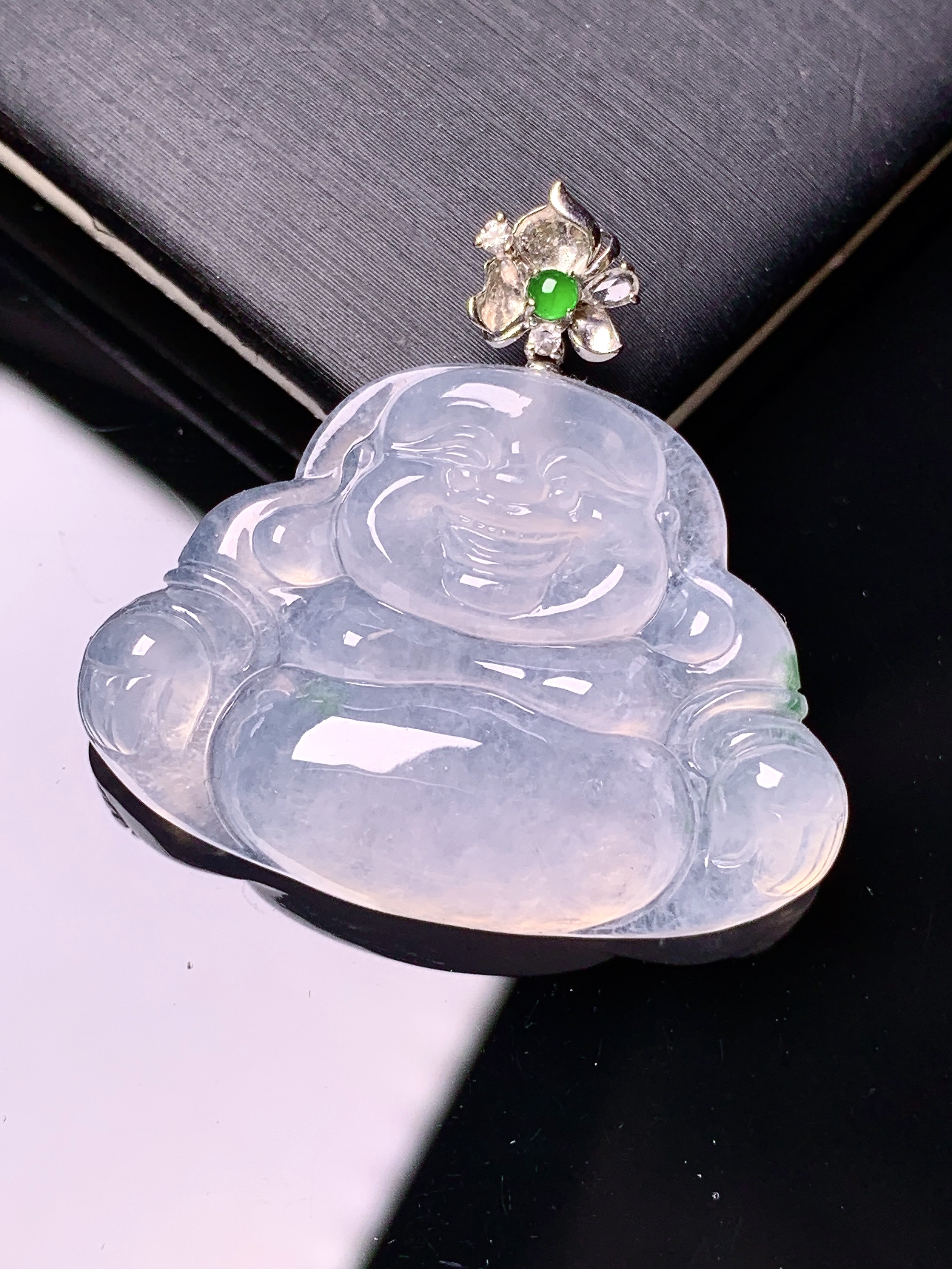 18k金钻镶嵌冰种佛公吊坠 玉质细腻 色泽艳丽清新 水润亮眼 整体尺寸30.8*32.5*5.8c1