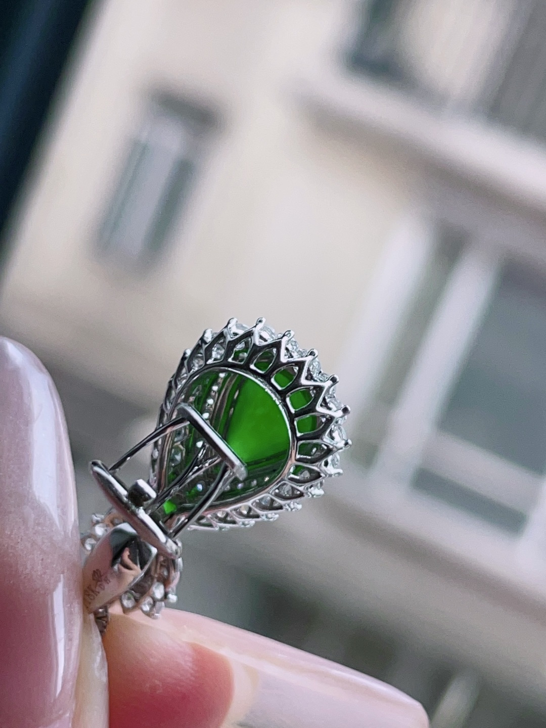 ️ 冰种阳绿水滴，色泽鲜艳 种老水润 18k金镶嵌 24.2/11.8/10，裸石9.9/7