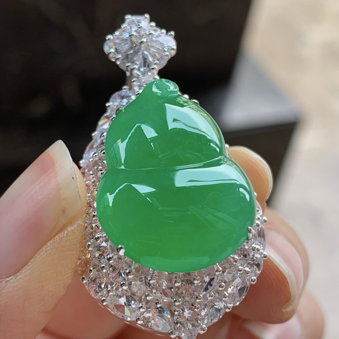 铜托镶嵌 阳绿色葫芦^_^色阳 饱满 种色好