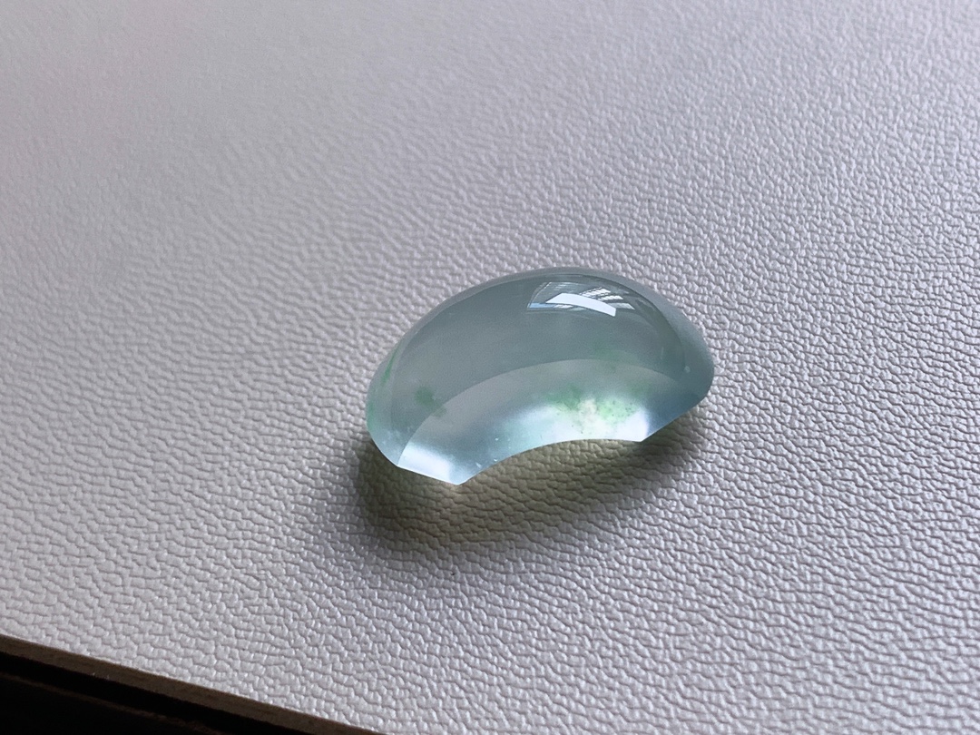 ️ 冰种飘花马鞍 飘花青翠灵动，底子水润，品相，无裂尺寸19*7.2*7.8 超值