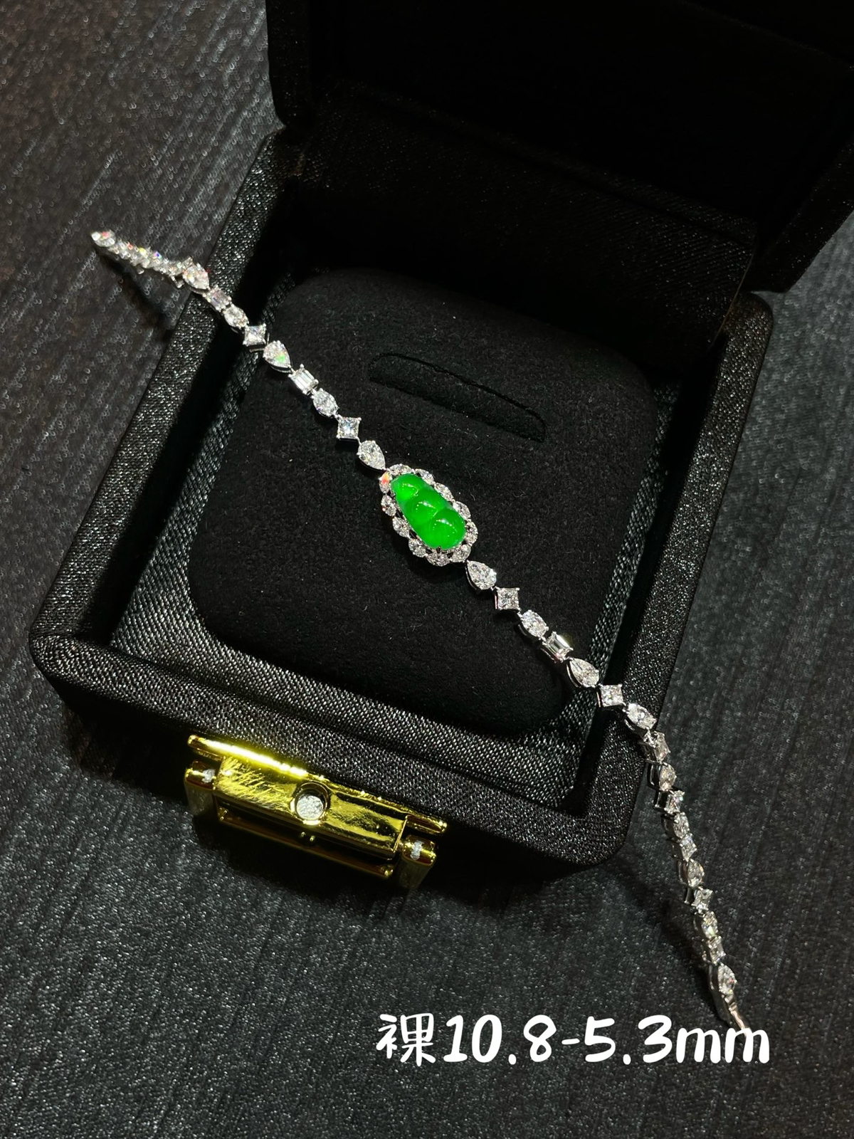 高冰 阳绿 起光 小福豆手链

18k金培育钻镶嵌 厚金