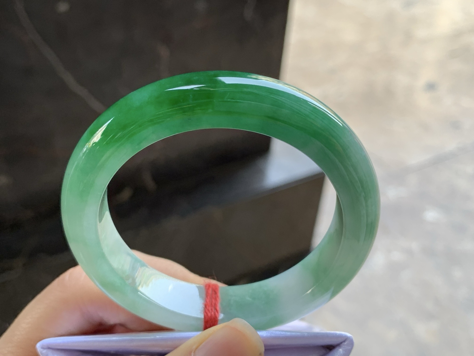 53-12.3-9

辣绿色手镯^_^颜色鲜艳 浓郁