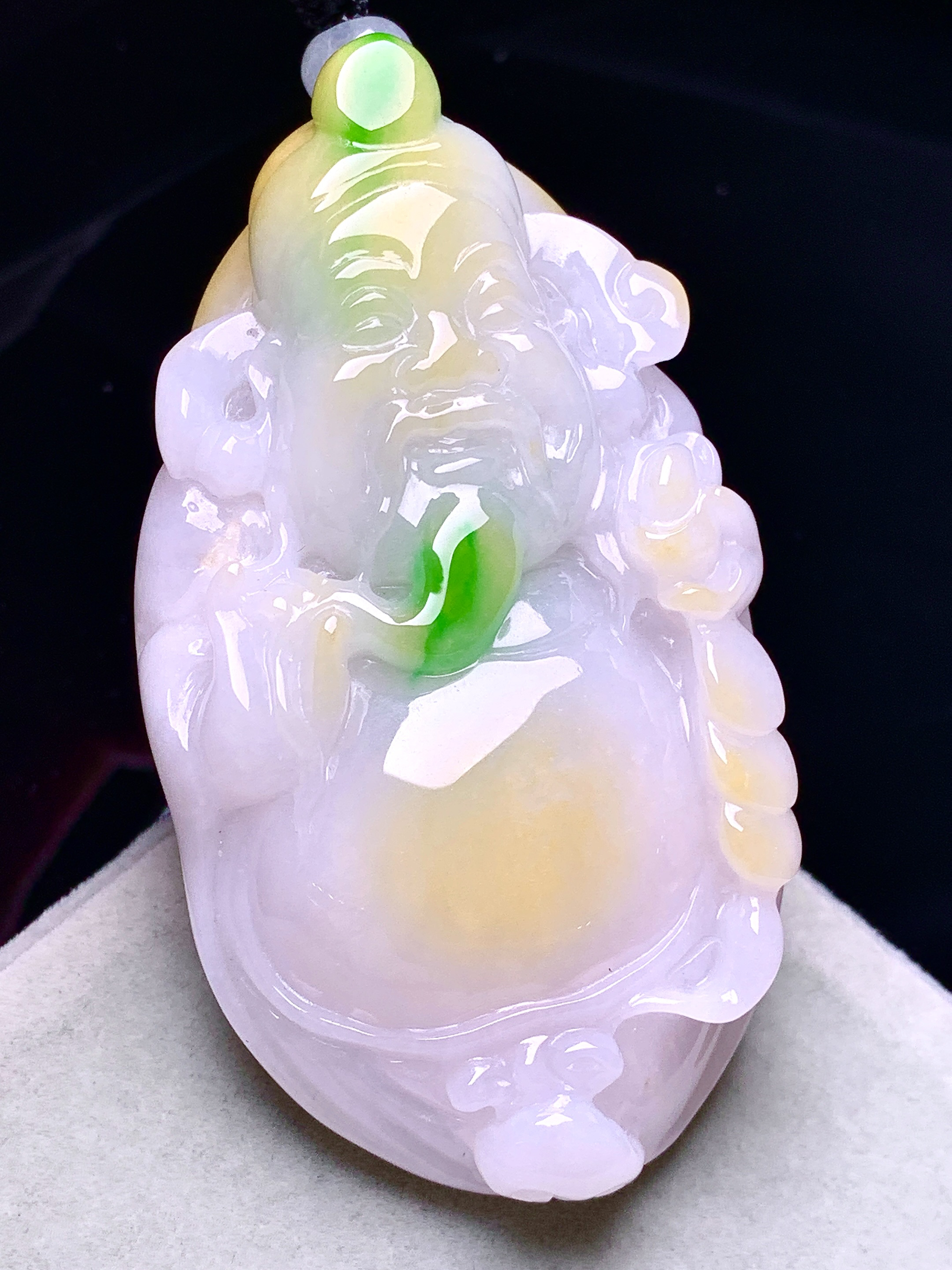飘黄绿翡财神吊坠 玉质细腻 色泽艳丽清新 水润亮眼 整体尺寸65.5*36.6*16.6w1