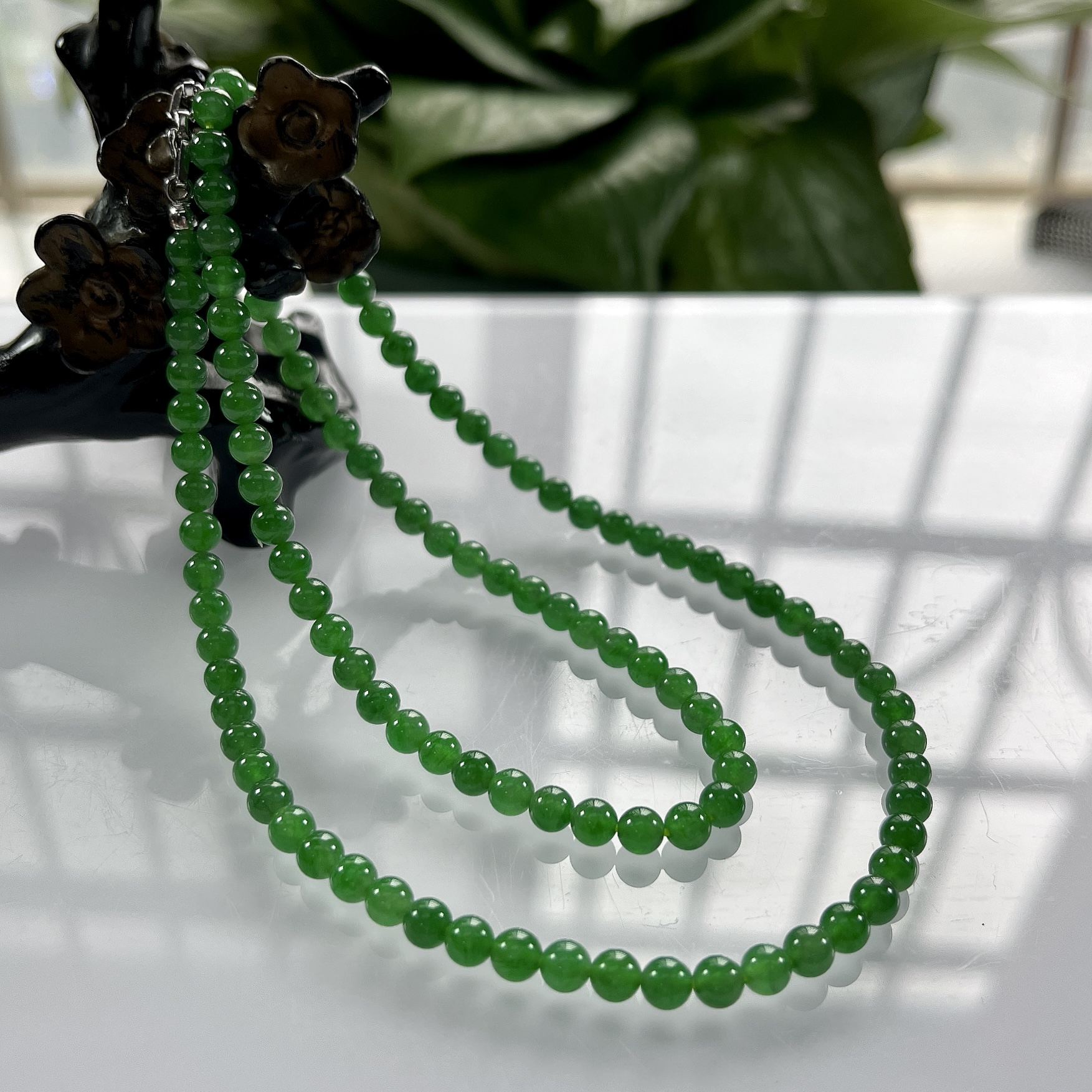 收藏传承级别，缅甸天然翡翠A货，卡4.6高冰起胶满绿冰阳绿圆珠项链手链，尺寸：4.6mm/112颗，长度530mm，重量：19.41g，18K金扣头镶嵌。