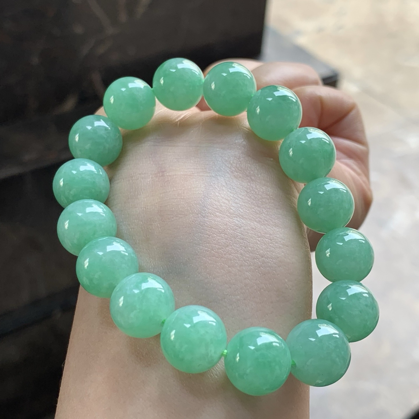 绿色手串^_^大颗 鲜艳 玉质温润