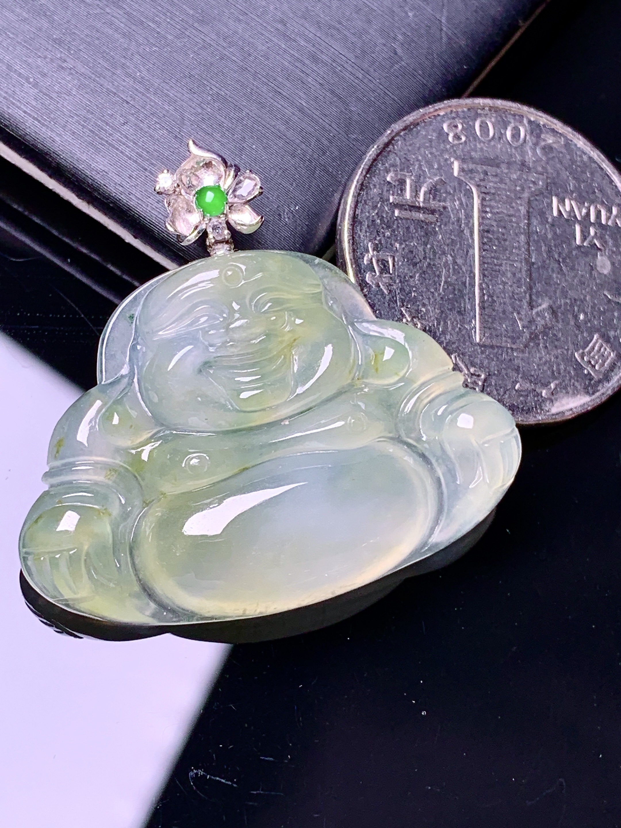 18k金钻镶嵌冰飘黄翡佛公吊坠 玉质细腻 色泽艳丽清新 水润亮眼 整体尺寸32*34.6*5.6c1