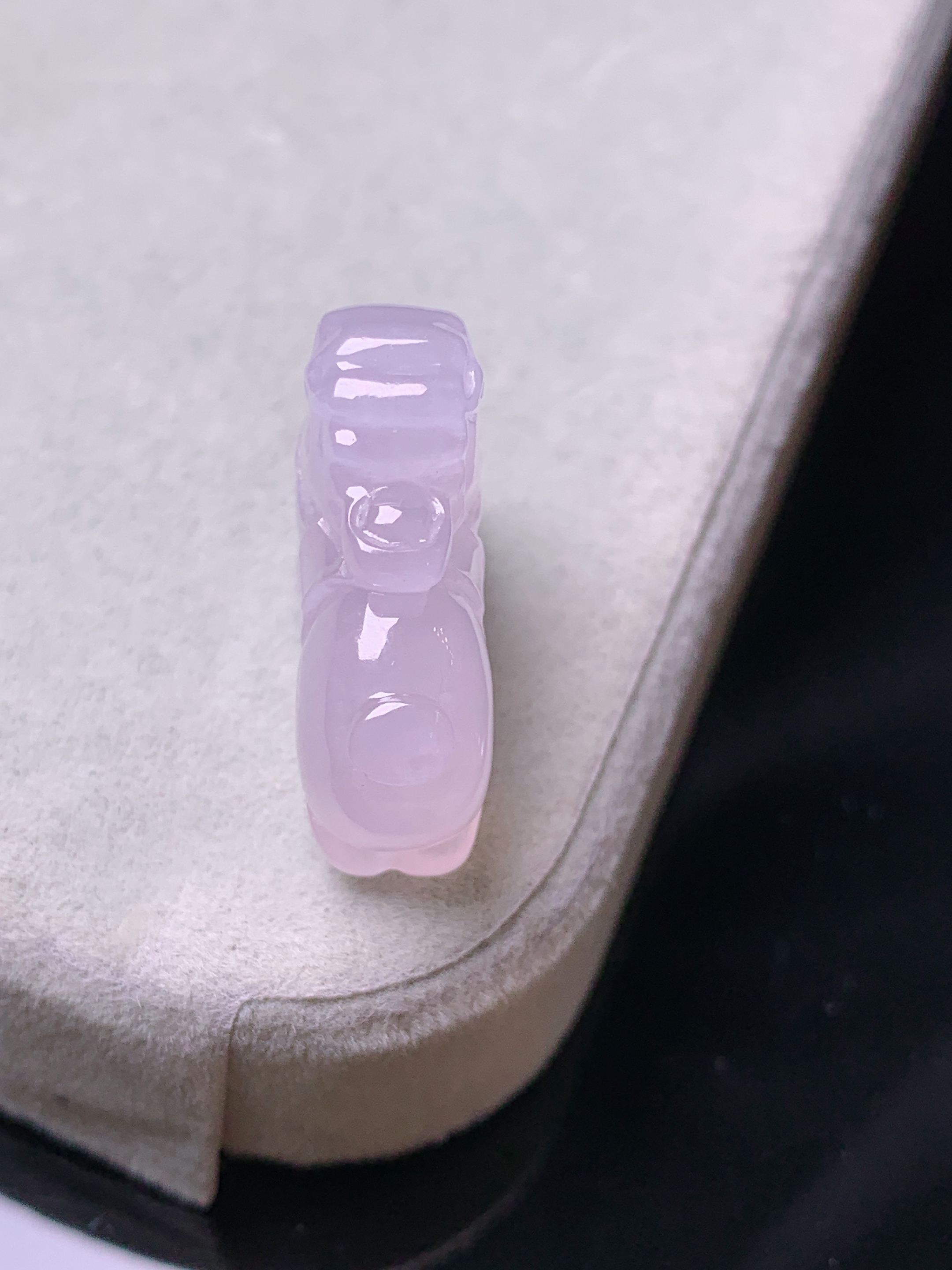 冰种唐马吊坠 玉质细腻 色泽艳丽清新 水润亮眼 整体尺寸19*21*7.7a2