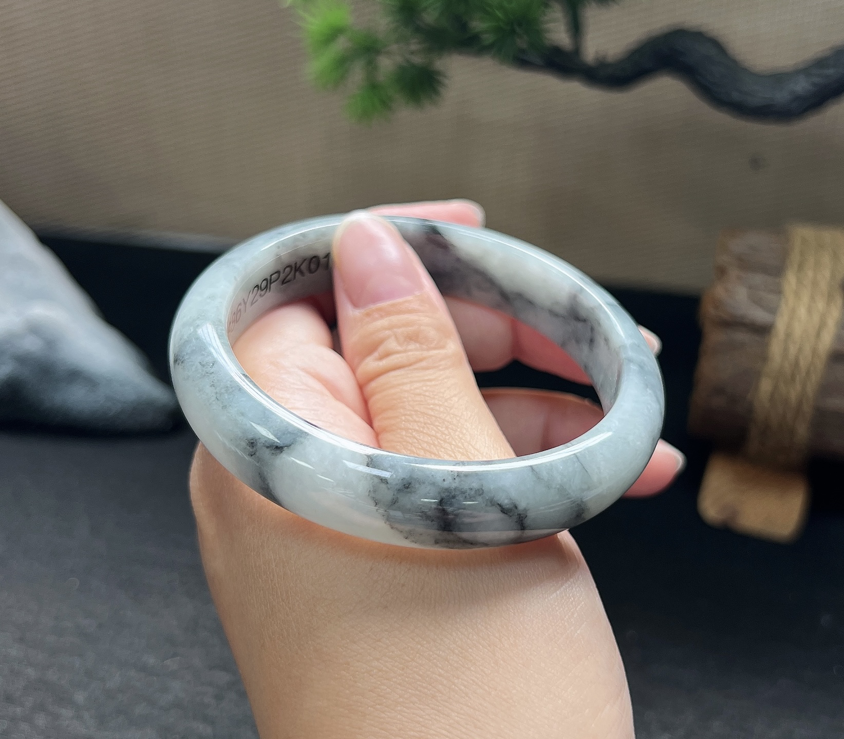 57.5正圈飘乌鸡手镯