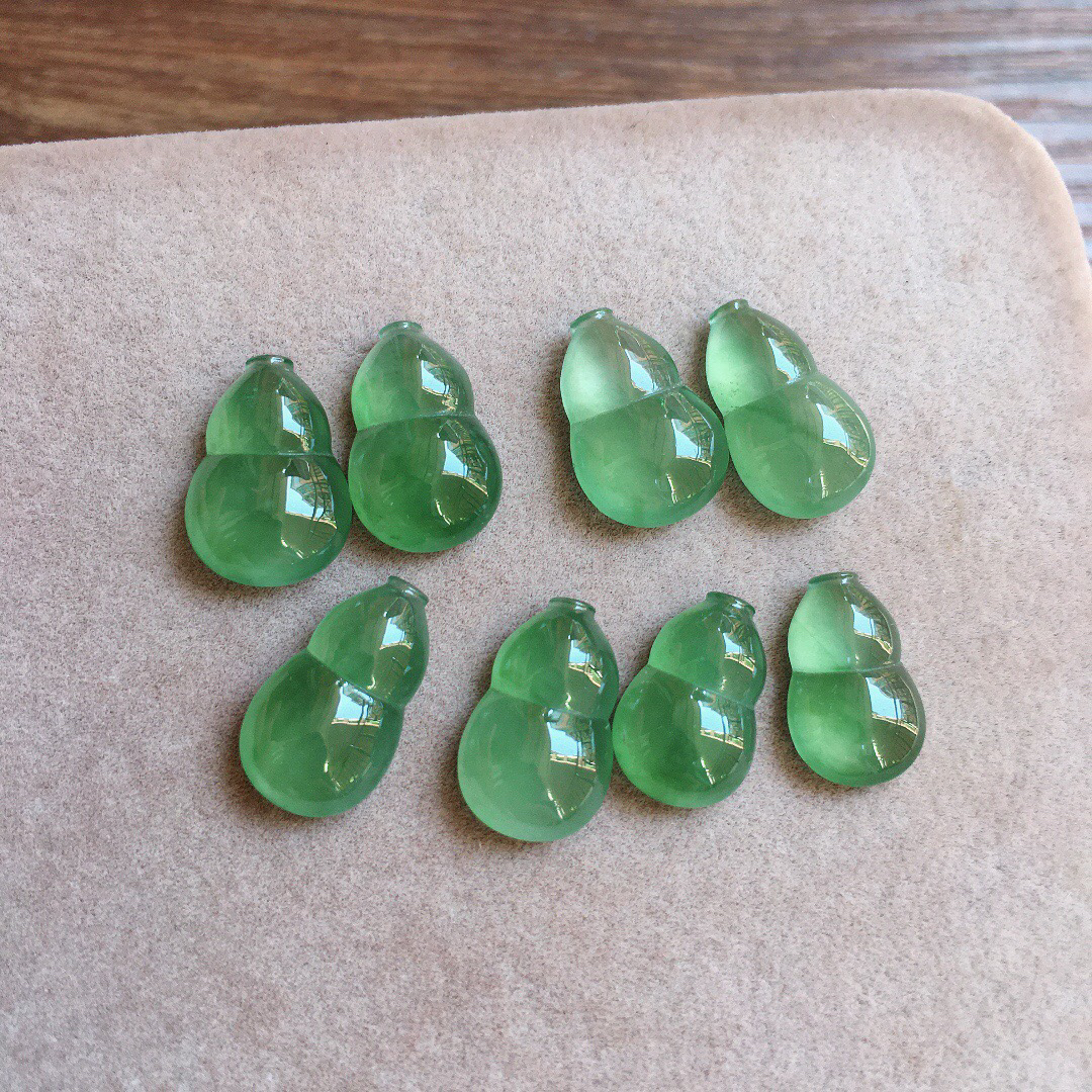 冰晴底葫芦一手，镶嵌佳品，冰润饱满，玉质细腻，种水足，001 尺寸12.3*8.4*3.8