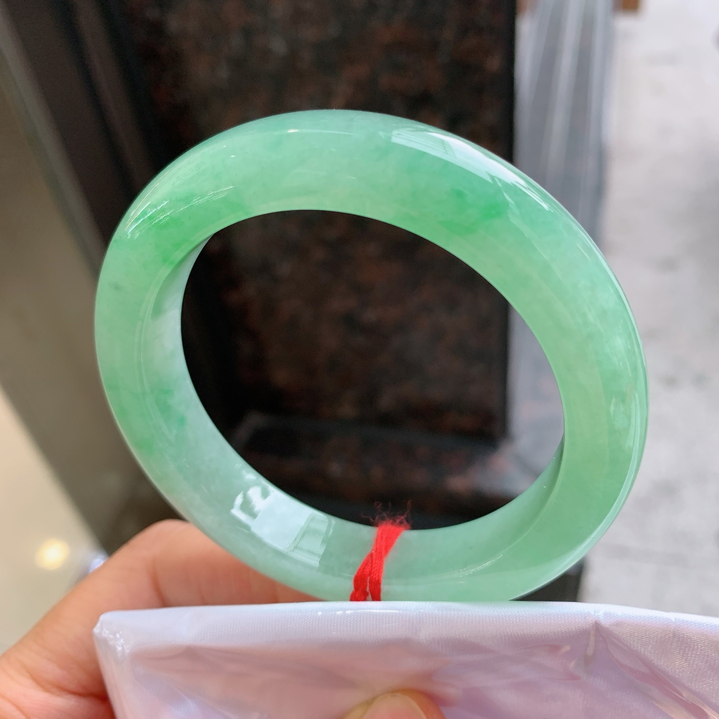 正圈冰飘绿 有颗美人痣 尺寸：56.8/11.9/9.6 版型好