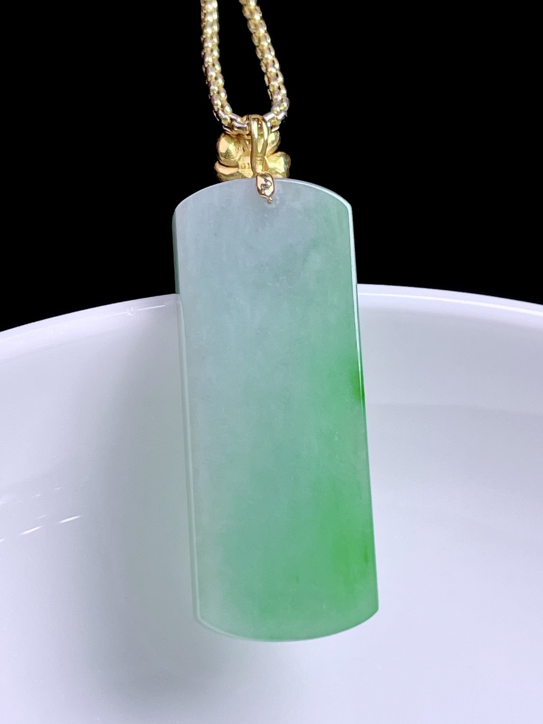 ️ 冰飘绿花无事牌 花色灵动，种老水润，18k金镶嵌 整体：33.6 裸石：28.9/11/4 ss50182a