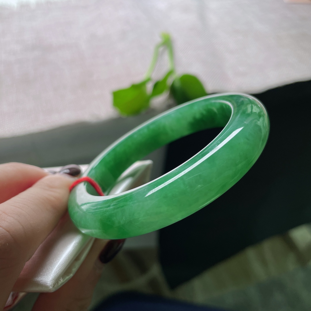 54.3/11.7/9.3，绿底正圈，颜色艳丽，青山不改，绿水长流。一点皮纹，ss51700a