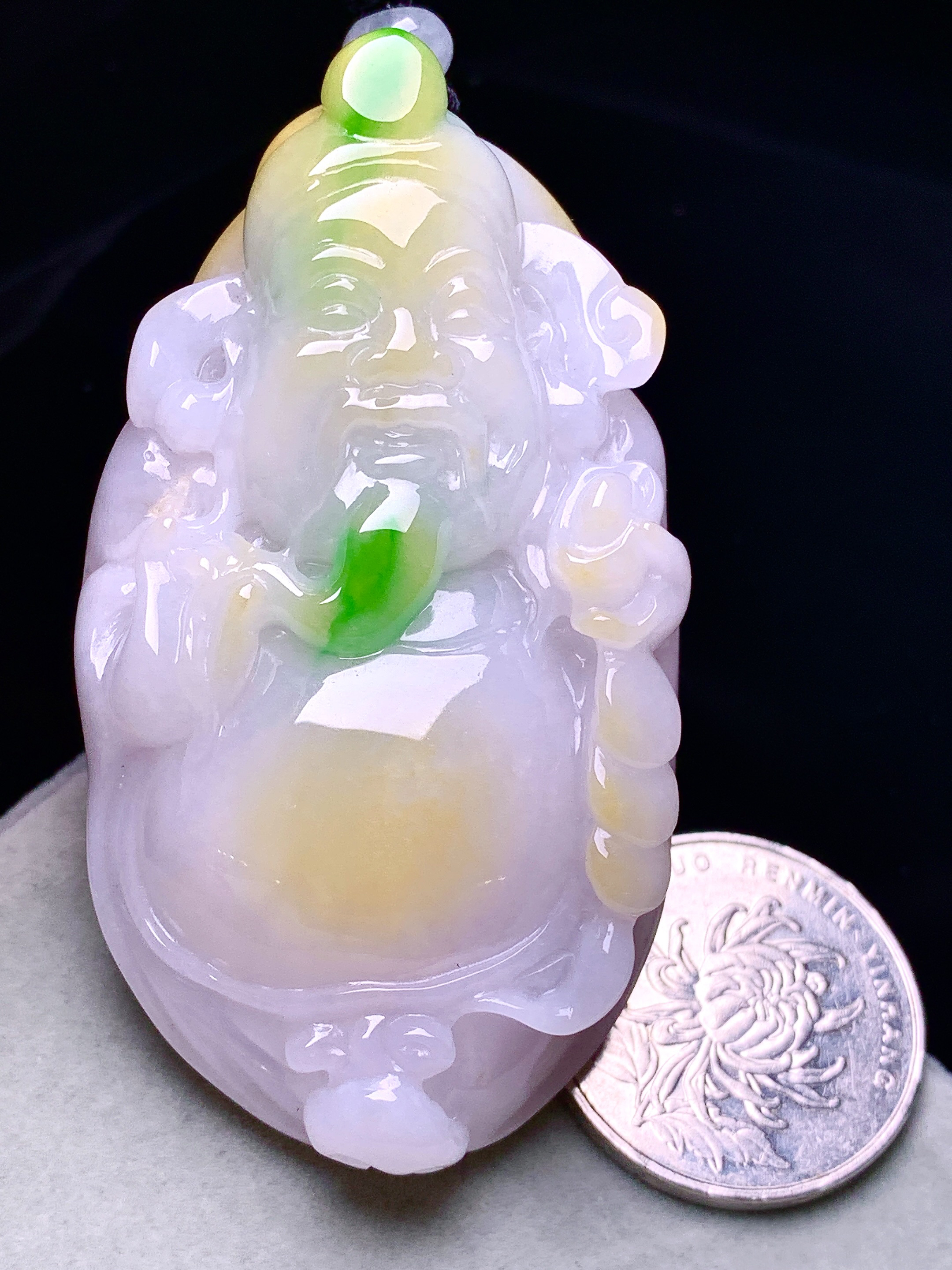 飘黄绿翡财神吊坠 玉质细腻 色泽艳丽清新 水润亮眼 整体尺寸65.5*36.6*16.6w1
