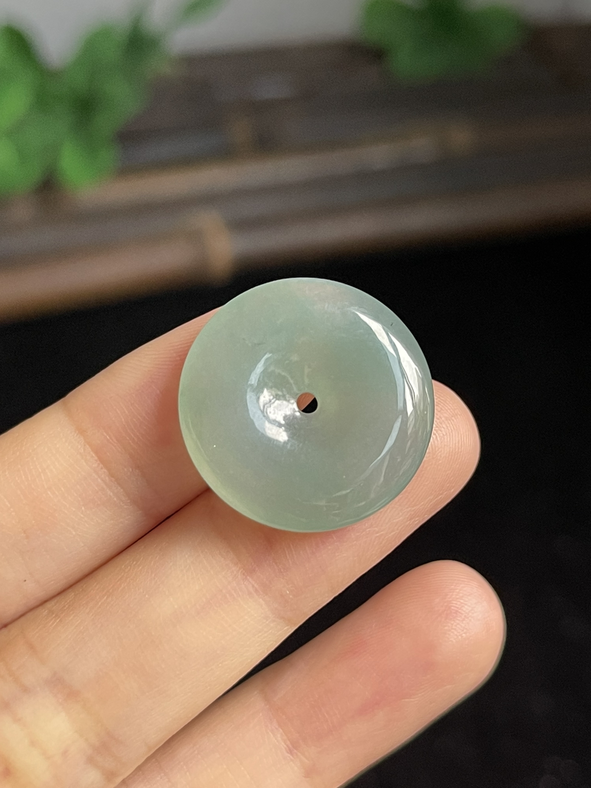 翡翠冰糯种淡绿色平安扣