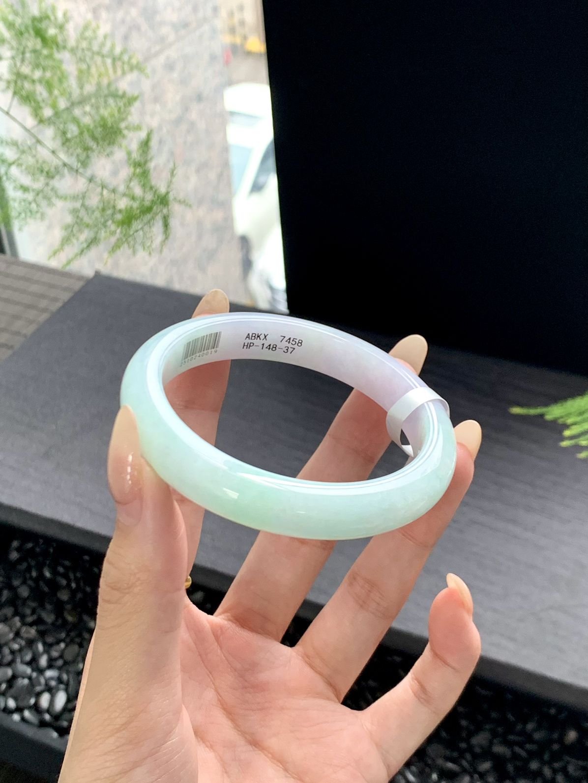 底妆细腻有水头，春彩底清新甜美，色泽淡雅古朴，时而幻紫时而幻绿，仙气满满，尺寸：58-11-8