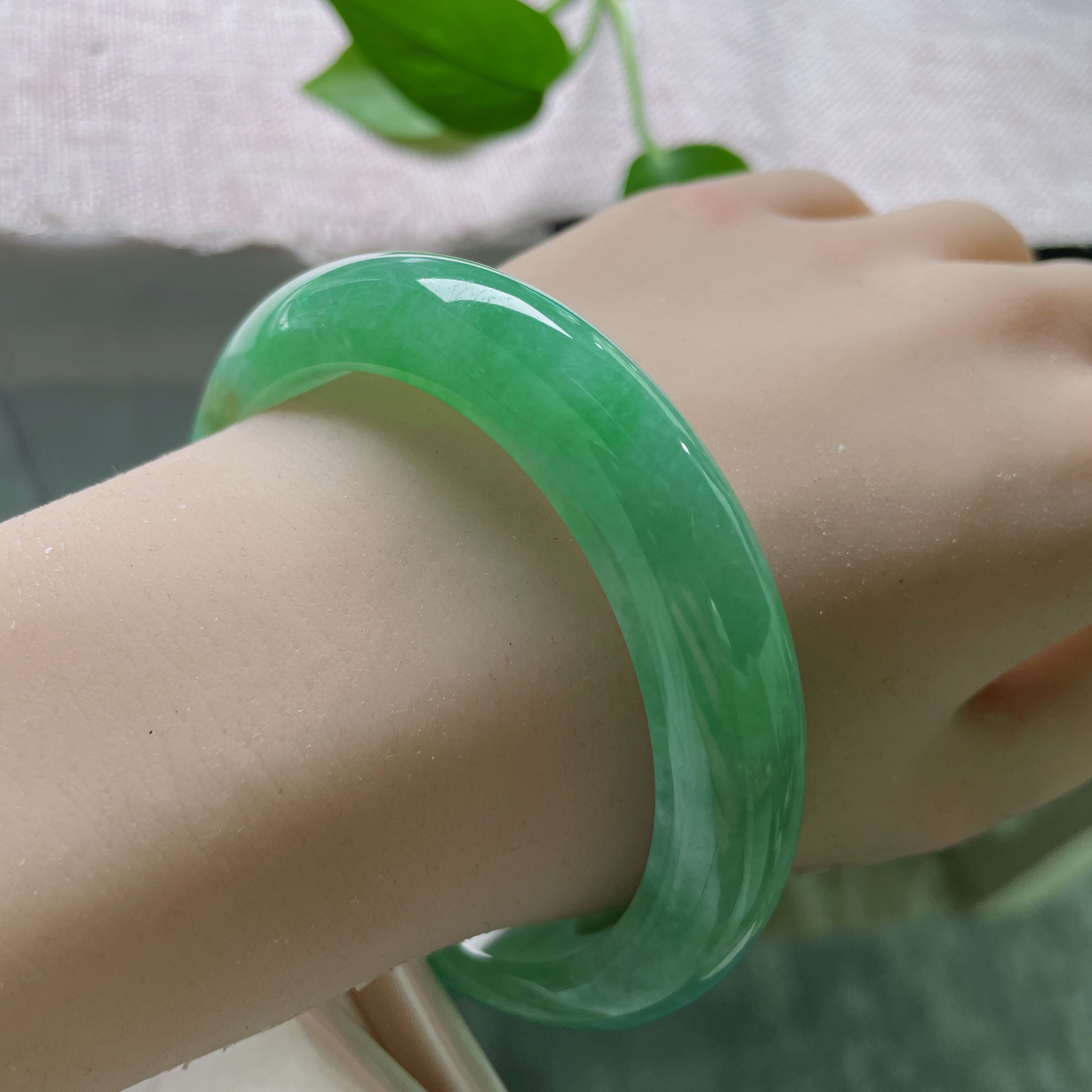 59/12.6/9.1，绿底正圈，种老，细润，世间斑斓，唯此绝色。洒金，ss51689a..