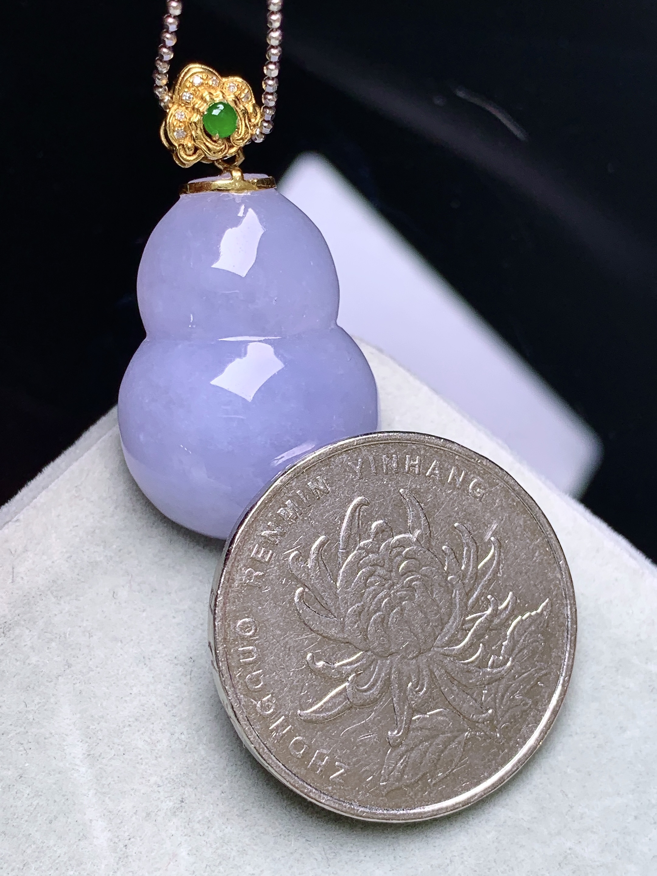 18k金镶嵌紫罗兰葫芦吊坠 玉质细腻 色泽艳丽清新 水润亮眼 整体尺寸32.3*18*8.5L4