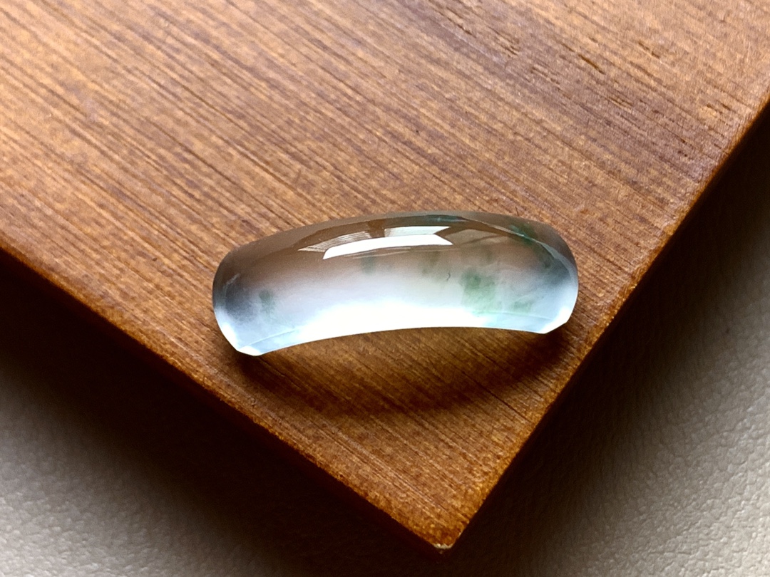 ️ 玻璃种飘花马鞍 飘花青翠漂亮，荧润起光，无裂尺寸17.5*5.3*4.6 超值