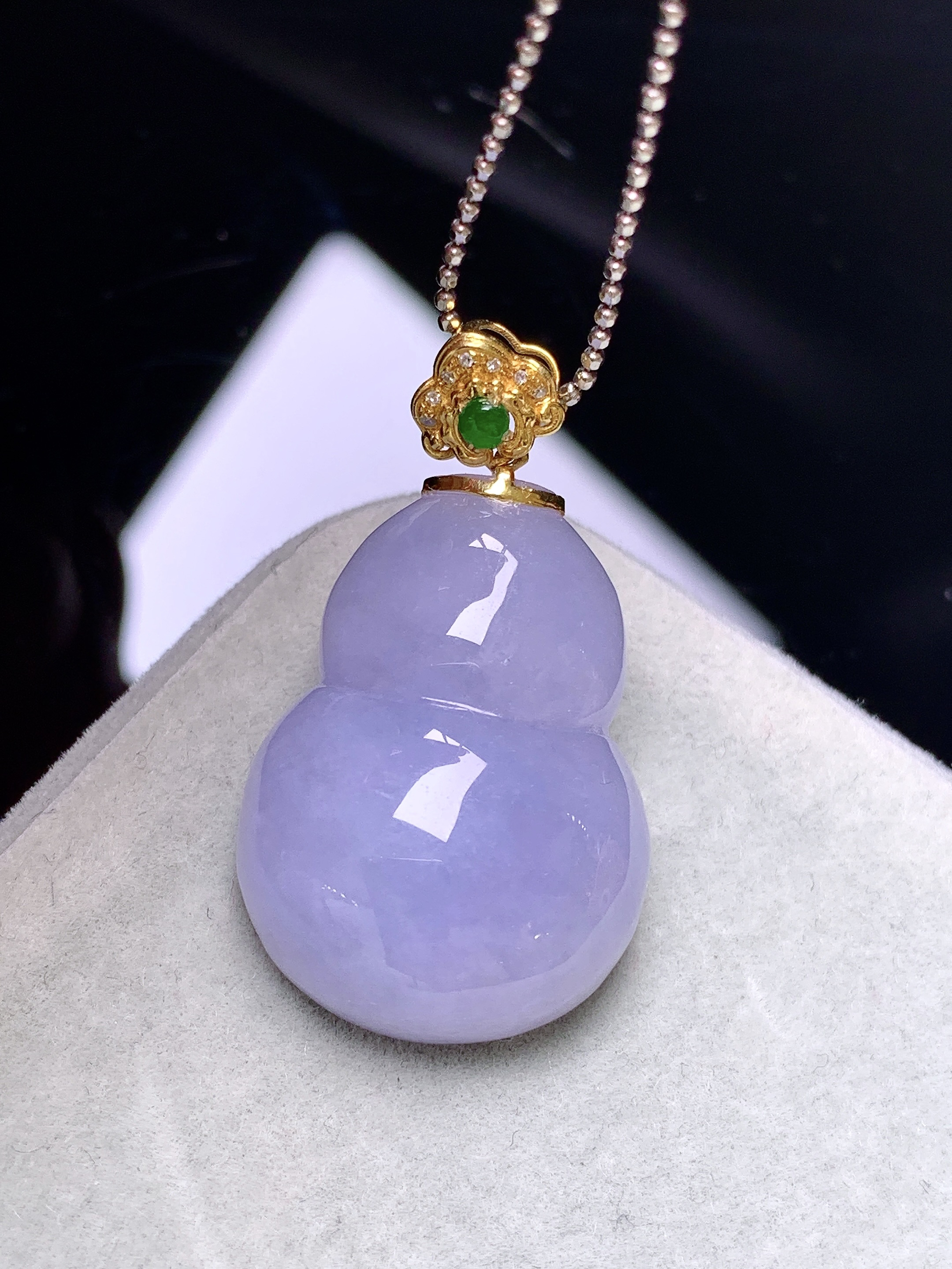 18k金镶嵌紫罗兰葫芦吊坠 玉质细腻 色泽艳丽清新 水润亮眼 整体尺寸32.3*18*8.5L4