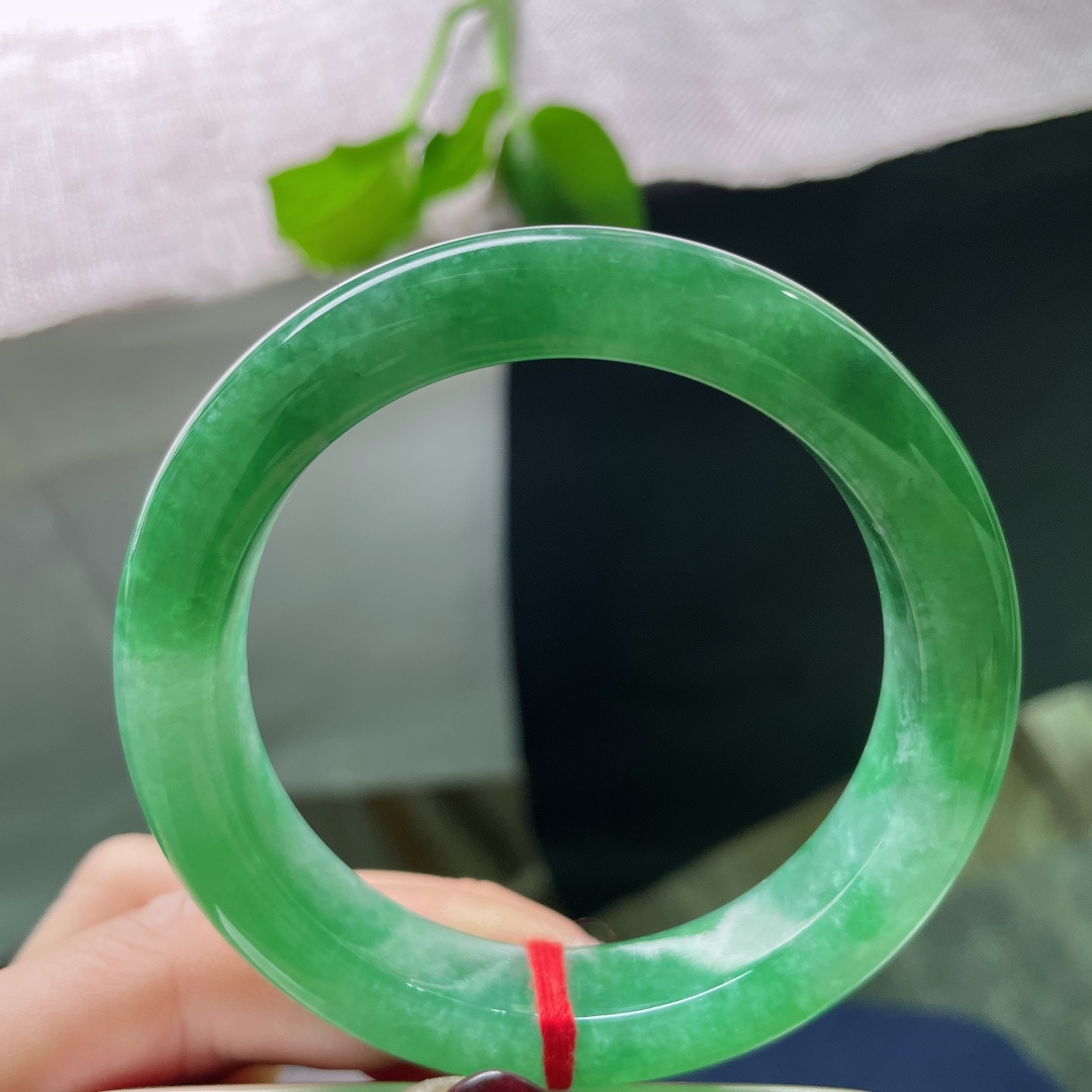 55.2/11.7/9.3绿底正圈，或深邃如湖，或清透如溪，每一眼，都是不同的风景。有纹，ss51699a