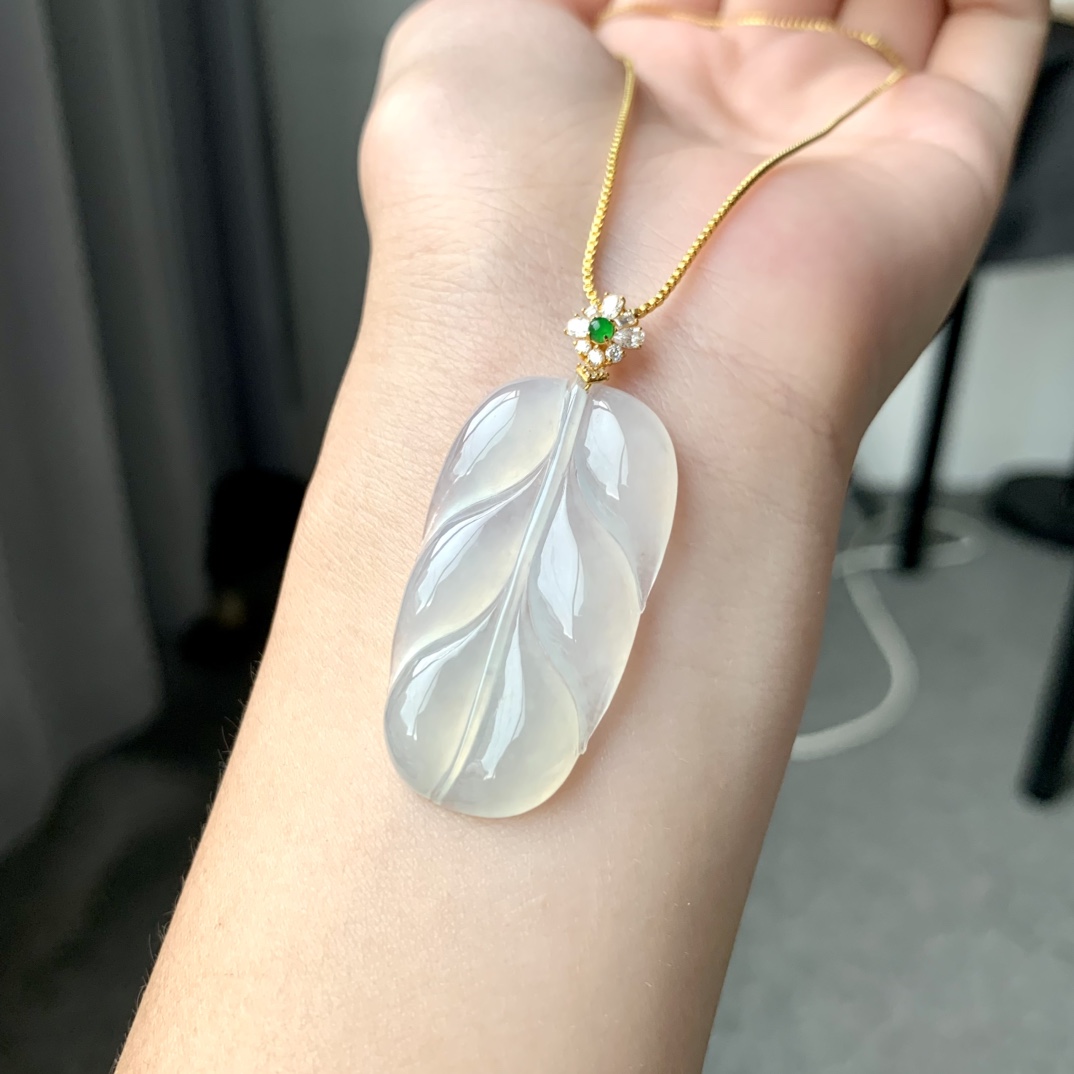 冰种叶子，冰胶饱满，底子干净，尺寸37.8/20.6/4.7，D8048BFA量