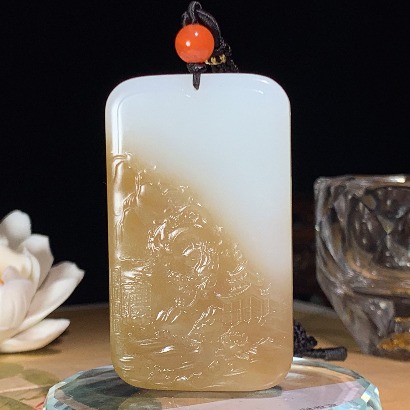 新疆和田玉且末糖送子观音挂件 尺寸61/36/8重53.5克！玉质细腻油润 底色纯净 脂粉好，品质好。lt260422