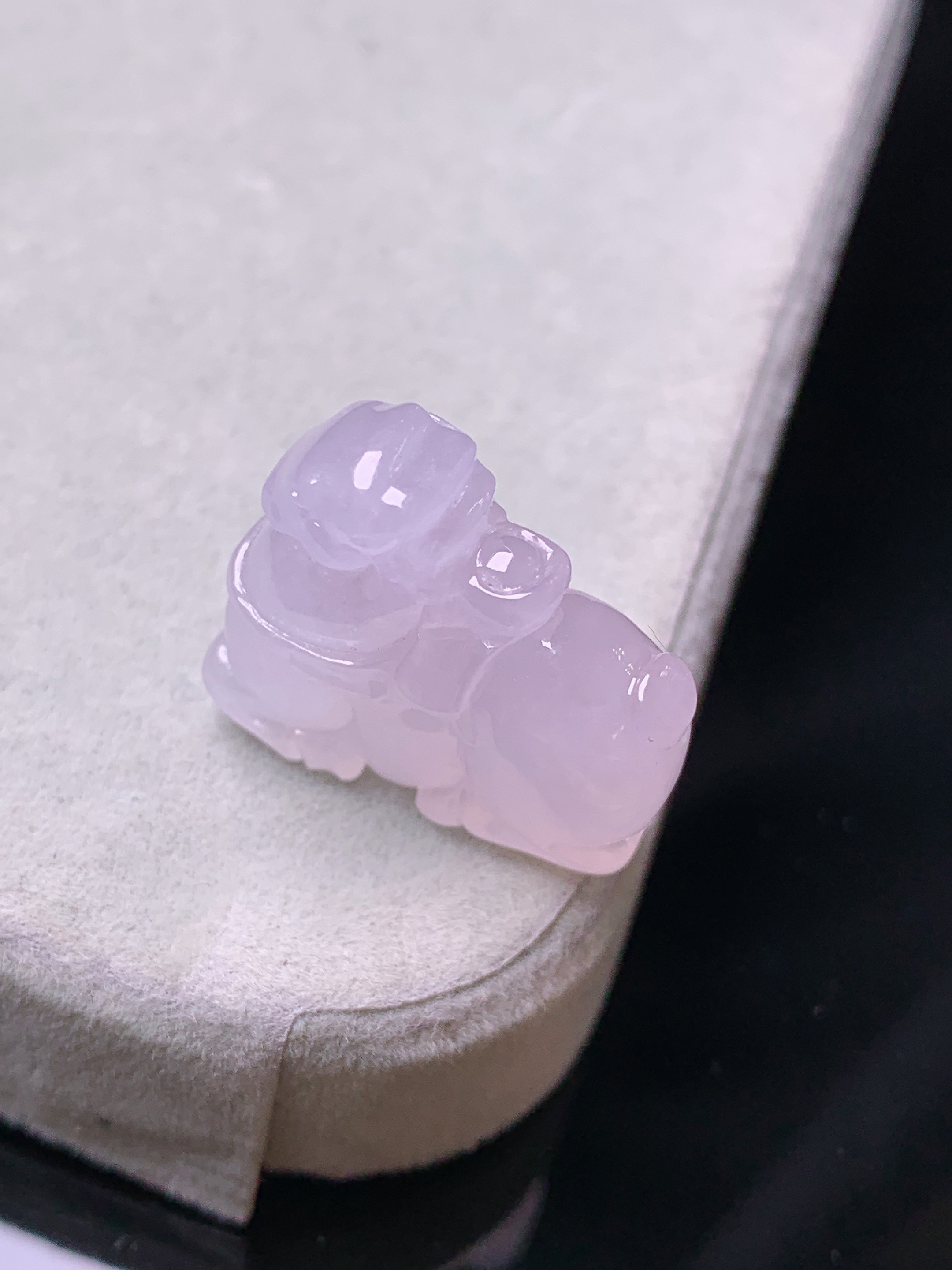 冰种唐马吊坠 玉质细腻 色泽艳丽清新 水润亮眼 整体尺寸19*21*7.7a2