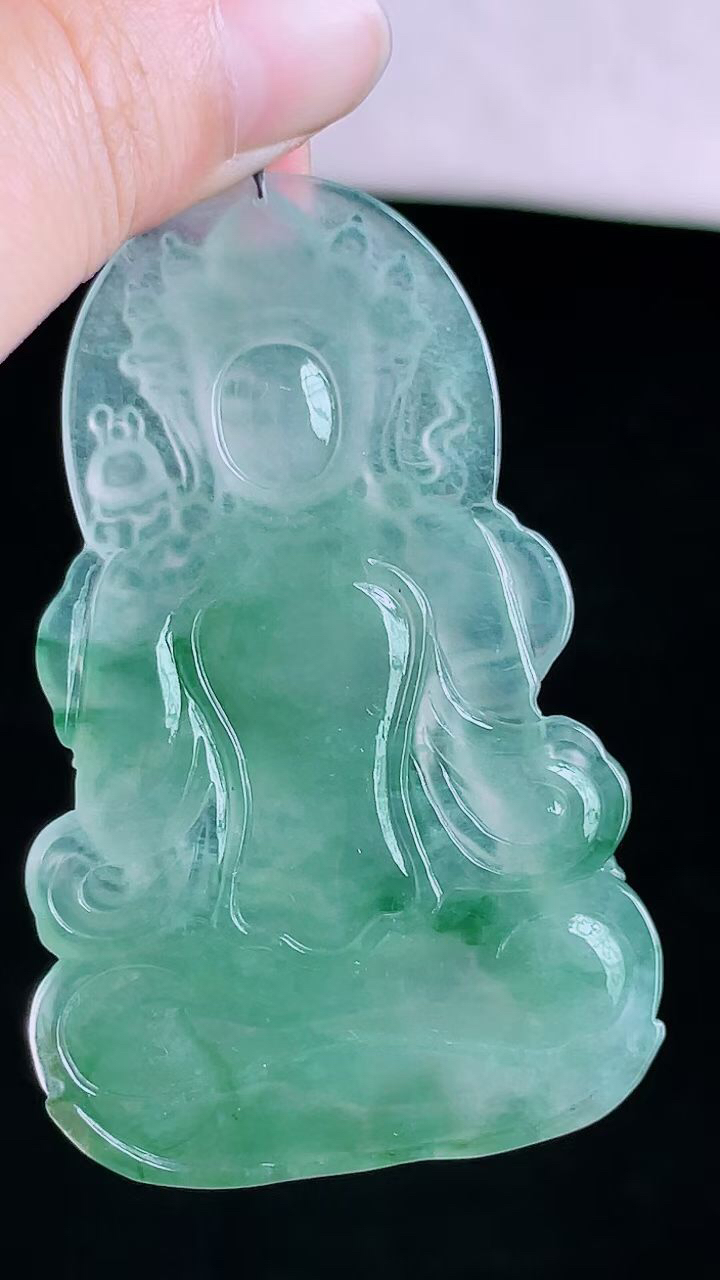 【翡翠名称】老种高冰飘花度母吊坠挂件
【翡翠尺寸】68.8/43/5.6mm
【翡翠描述】宝贝种老水足，玉质细腻，色泽靓丽，性价比高，佩戴效果好！
【其它赠送】权威证书/精美挂绳盒子/支持全国复检