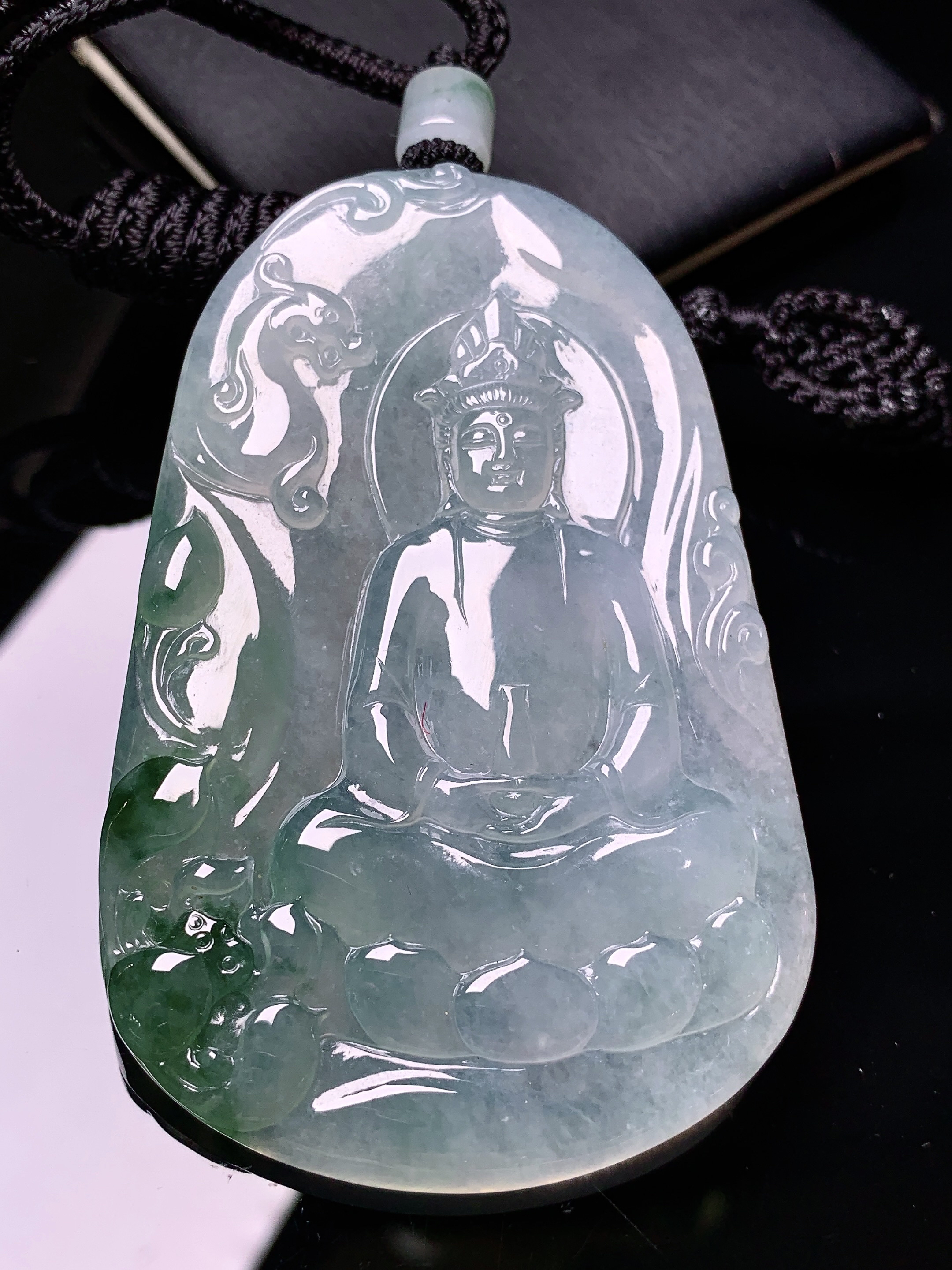 冰种飘花观音菩萨吊坠 玉质细腻 色泽艳丽清新 水润亮眼 整体尺寸69.5*45*5.8L1