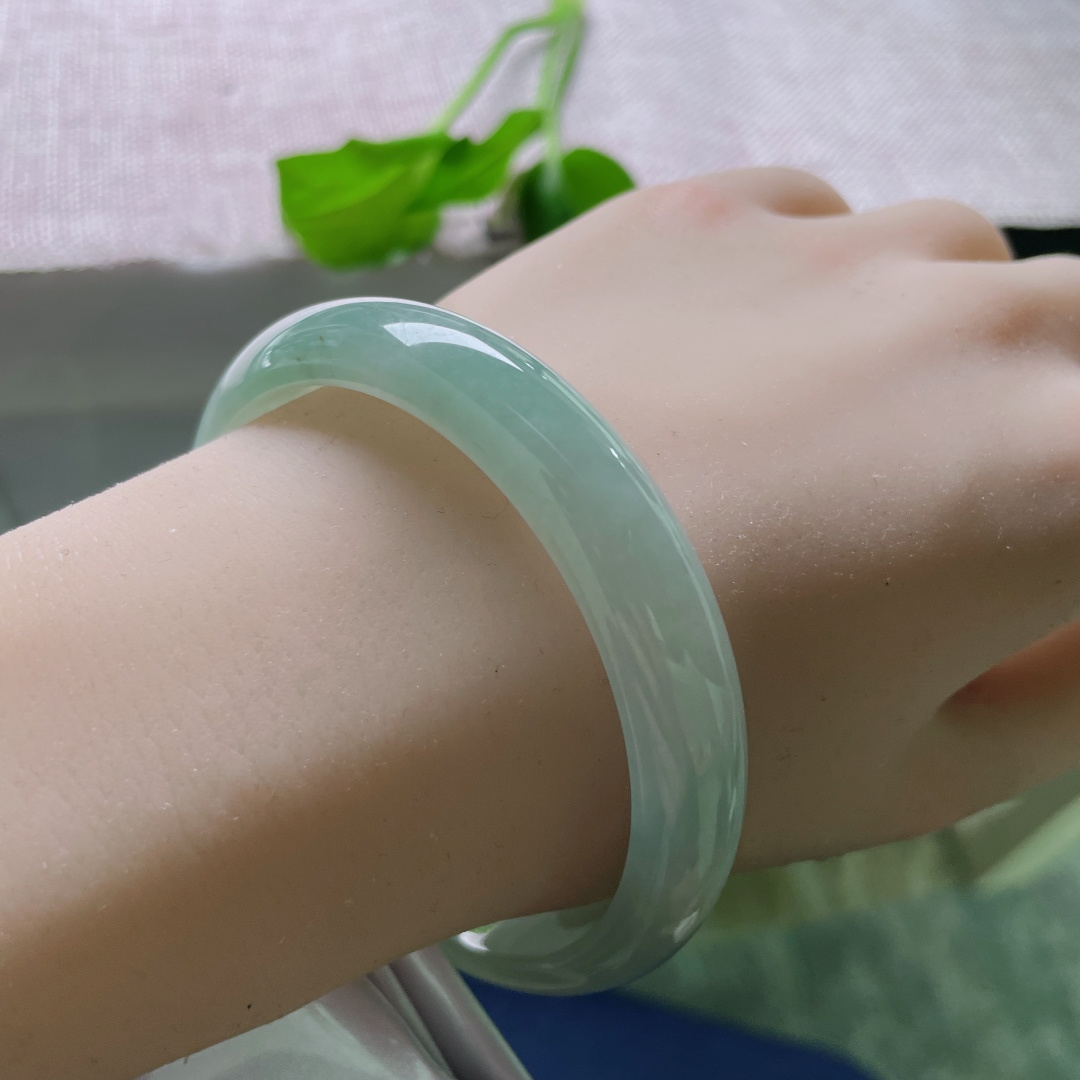 58.5/12.1/6.5，浅油绿正圈，水头好，种老，温温柔柔，天然杂质，皮纹，ss51615a