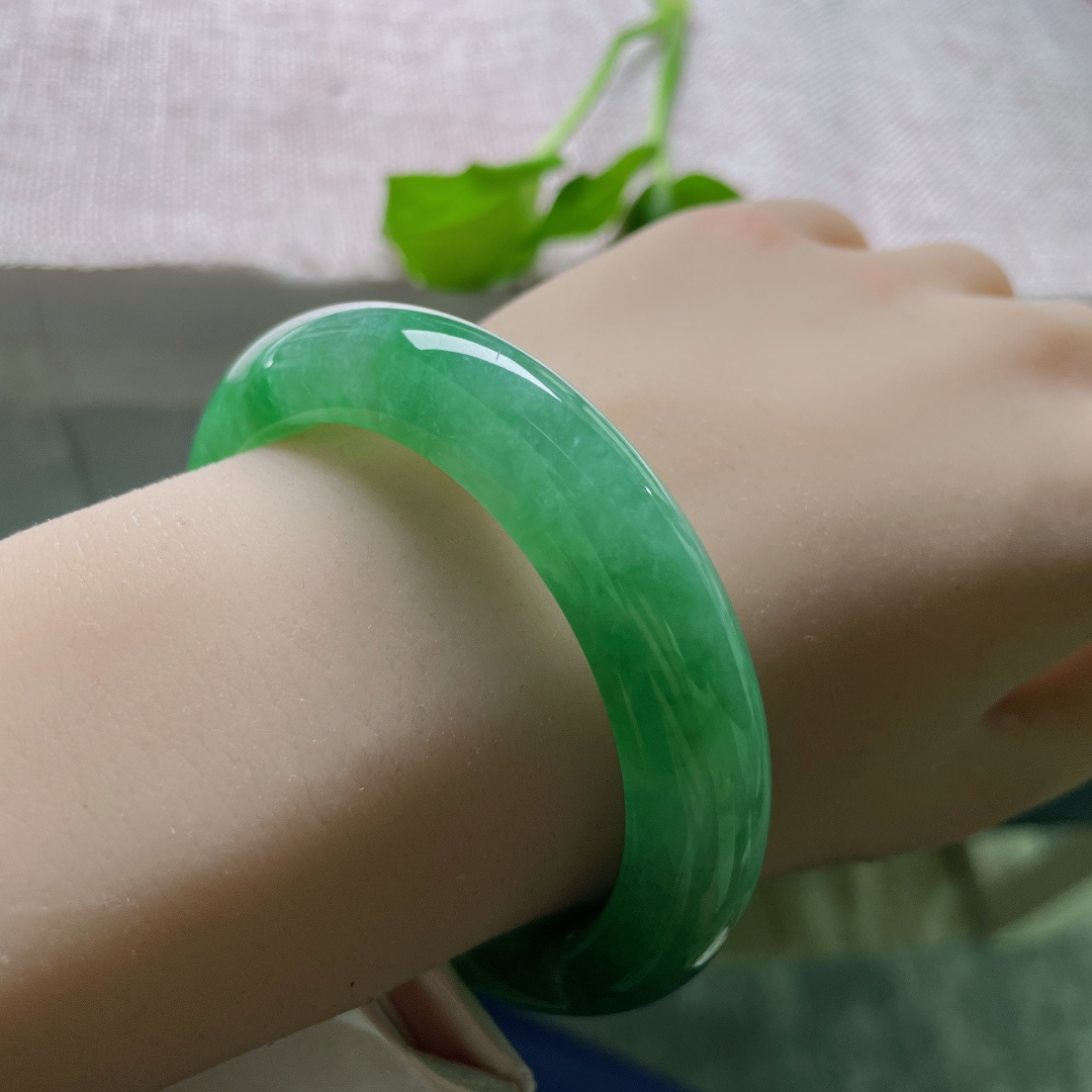 54.3/11.7/9.3，绿底正圈，颜色艳丽，青山不改，绿水长流。一点皮纹，ss51700a