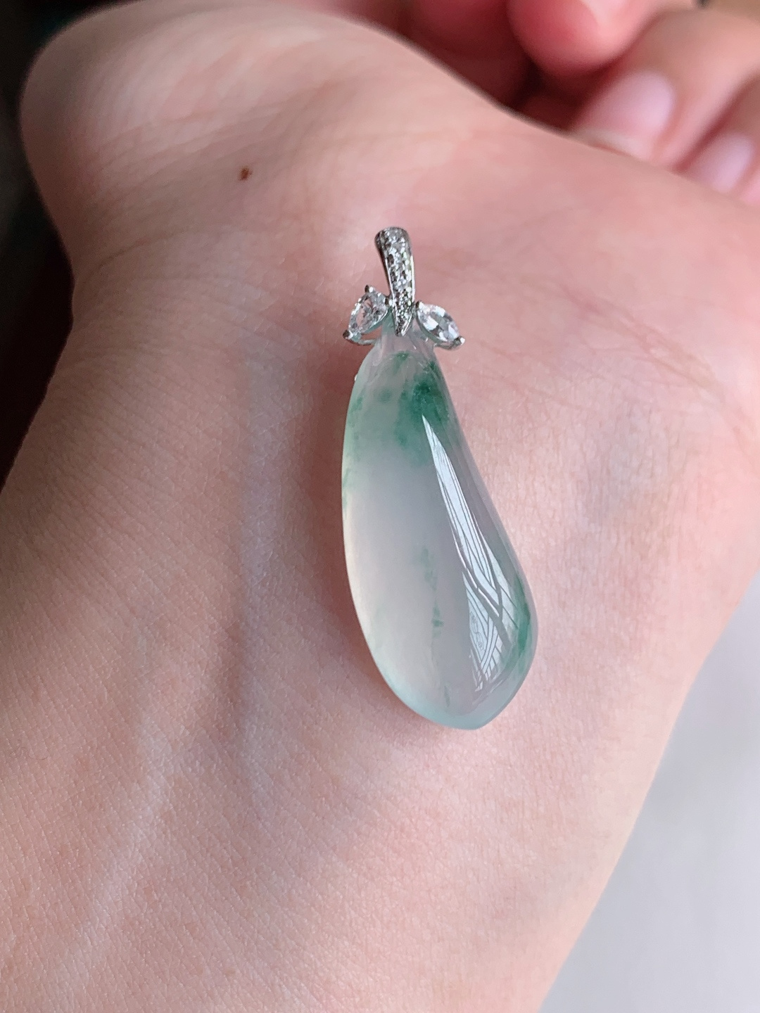 ️ 冰种飘花福瓜吊坠，冰透细腻，裸石29-11.5-6.2，自然光拍摄