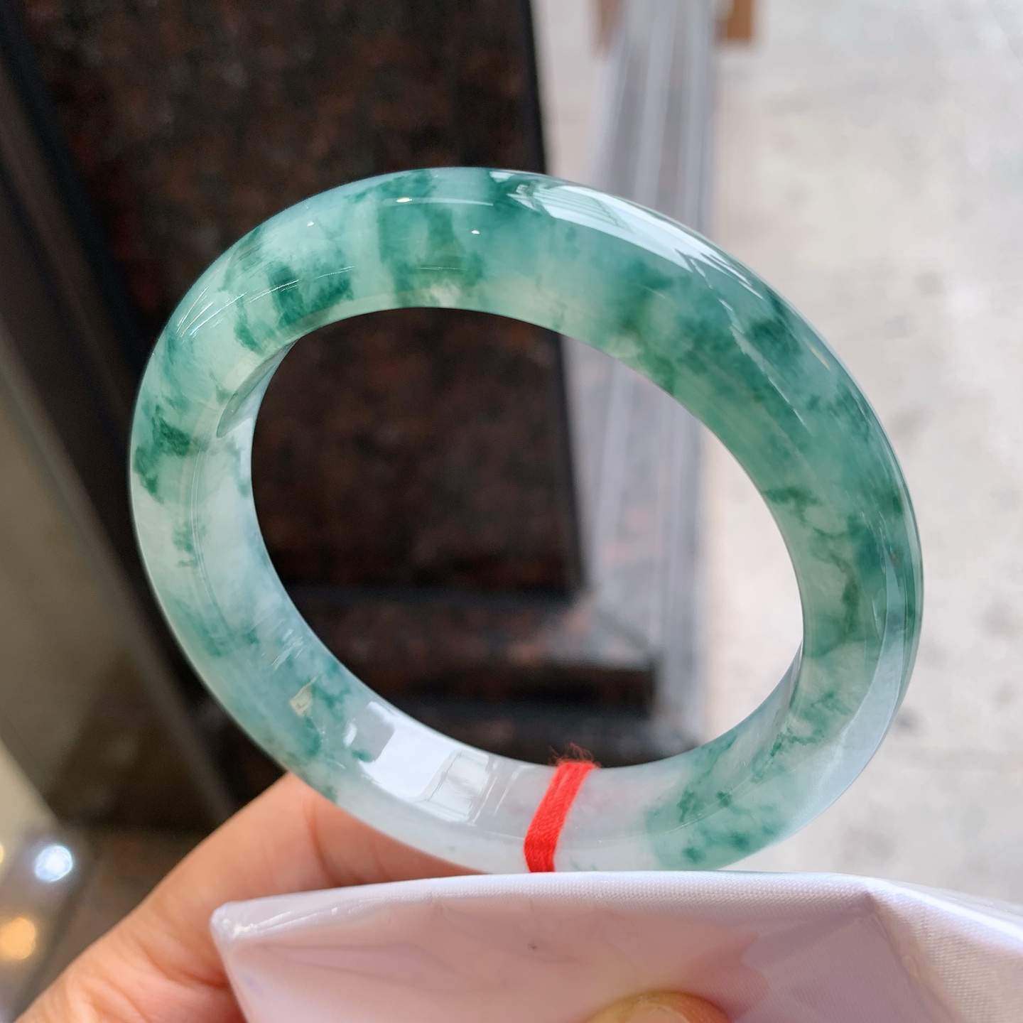 正圈飘花 无裂 尺寸：57.2/11.8/9.2 冰润