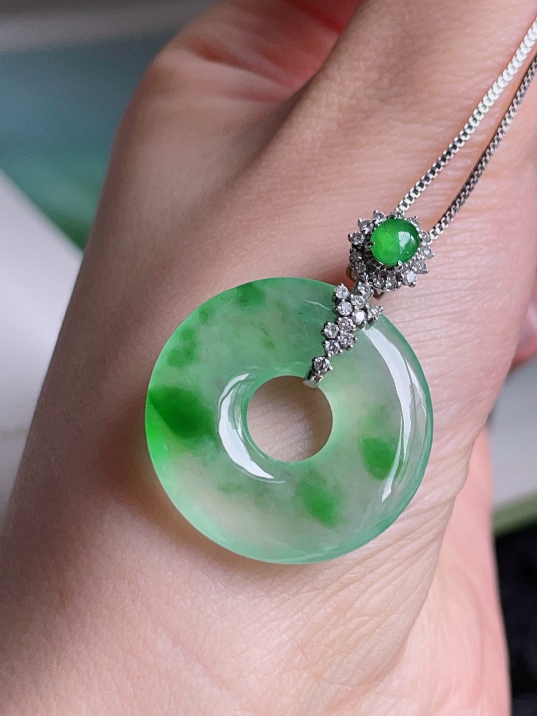 ️ 冰飘绿花甜甜圈，花色灵动，种老水润，18k金镶嵌，32.3/23.7/3.8