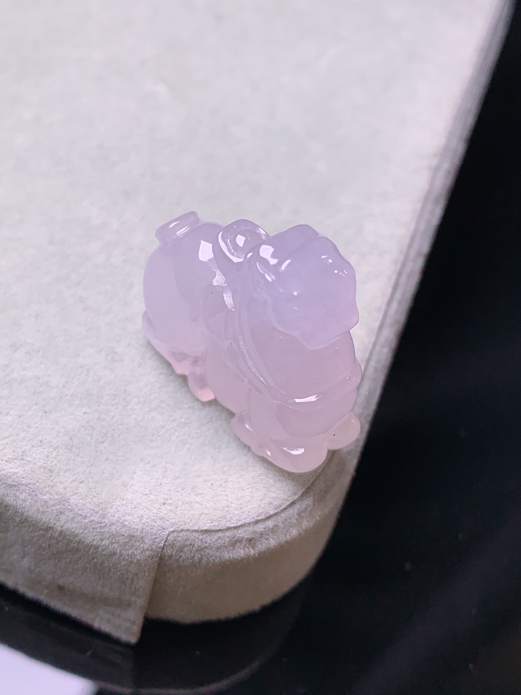 冰种唐马吊坠 玉质细腻 色泽艳丽清新 水润亮眼 整体尺寸19*21*7.7a2