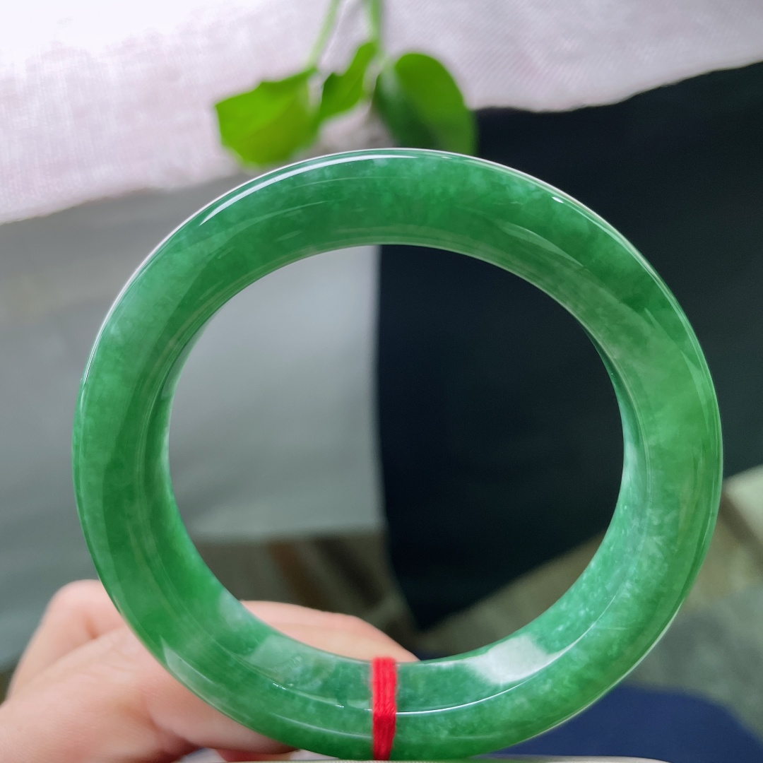 55/11.7/9.4，绿底正圈，历久弥新，愈发温润深沉，如凝固的时光。皮纹，ss51701a