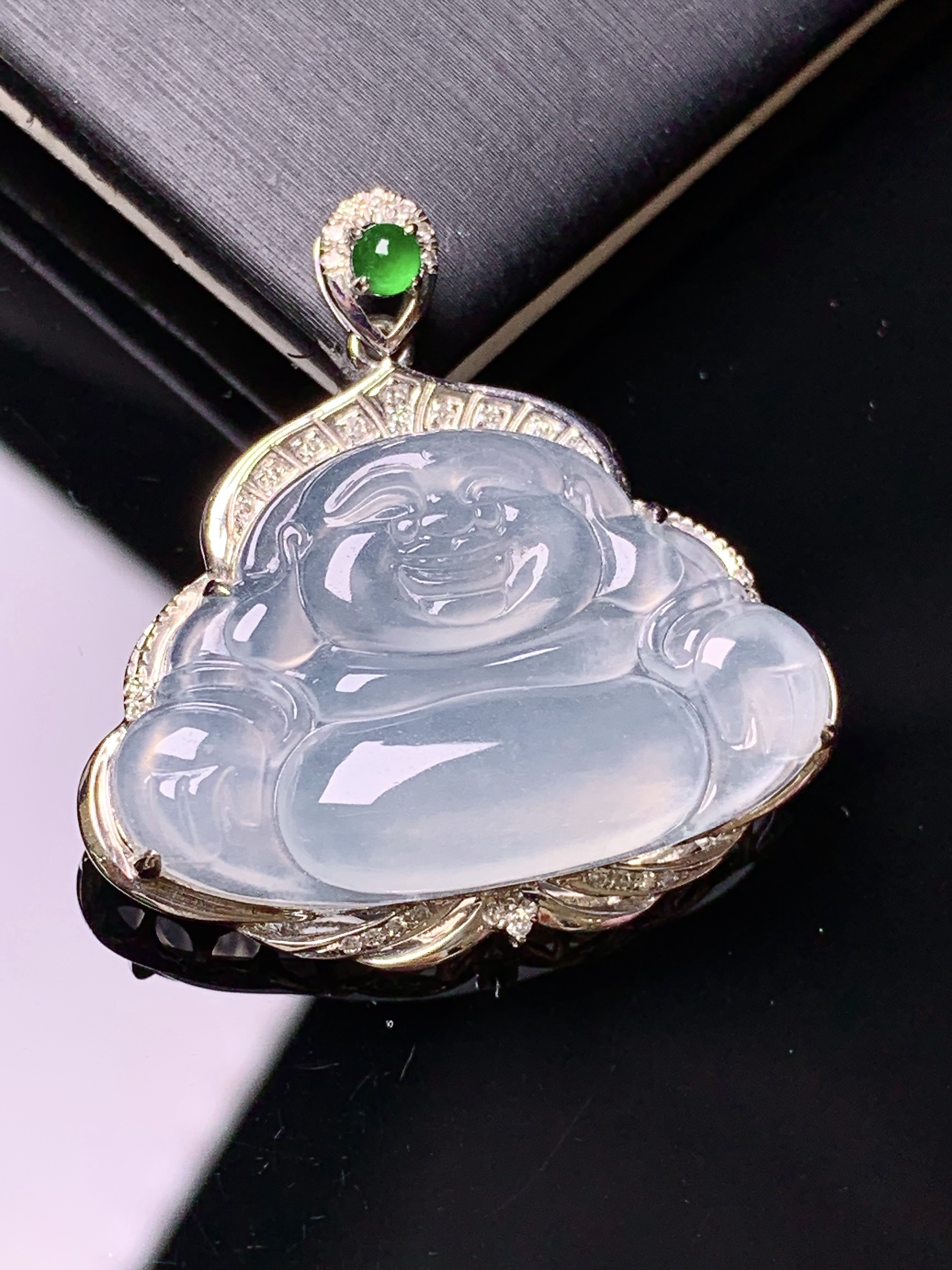 18k金钻镶嵌冰种佛公吊坠 玉质细腻 色泽艳丽清新 水润亮眼 整体尺寸30*30.2*7t1