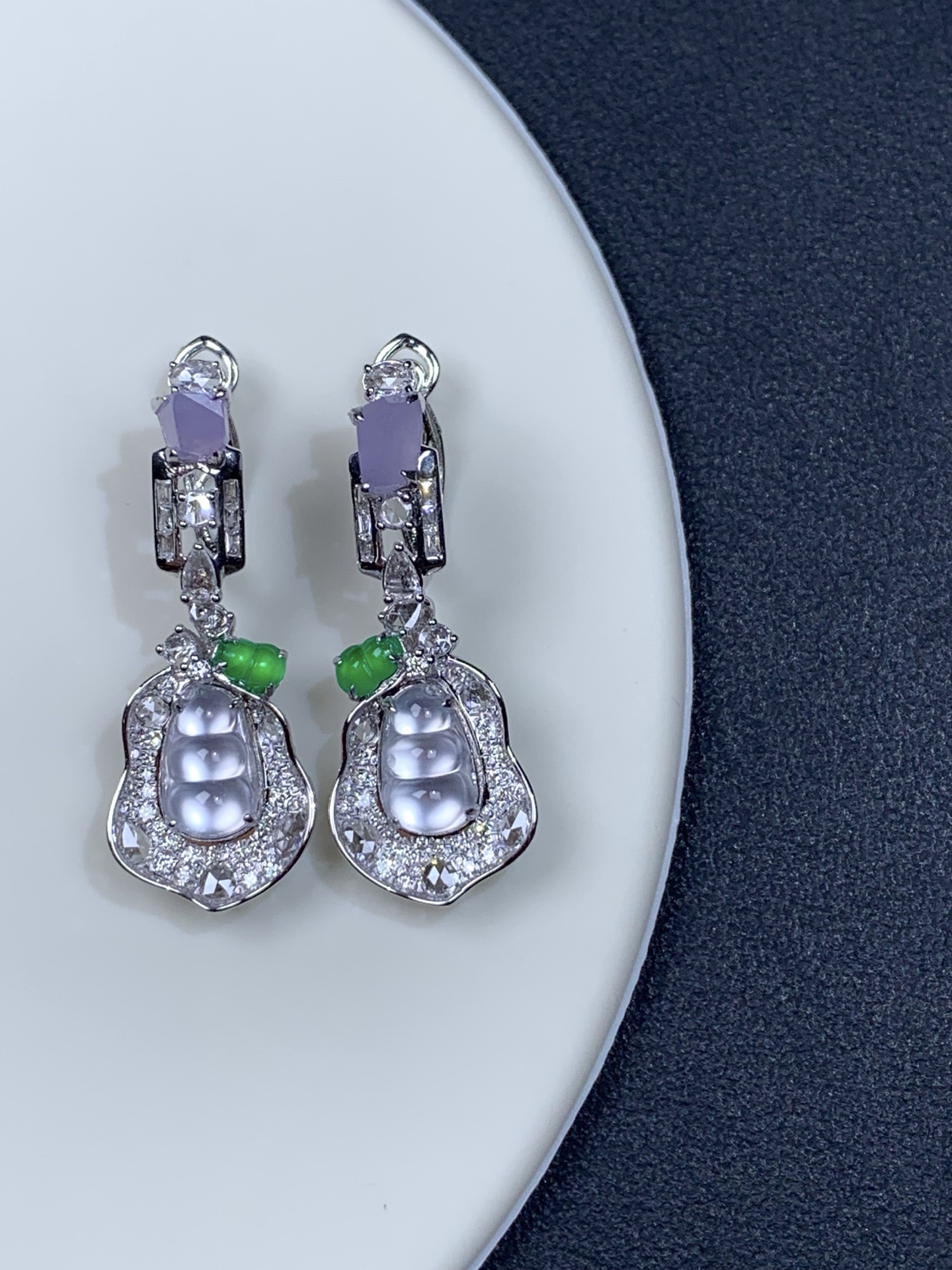 ️18k金镶嵌设计款冰种炸光福豆耳包30.2-11.5-6.8，裸石8.5-5.6-3.6