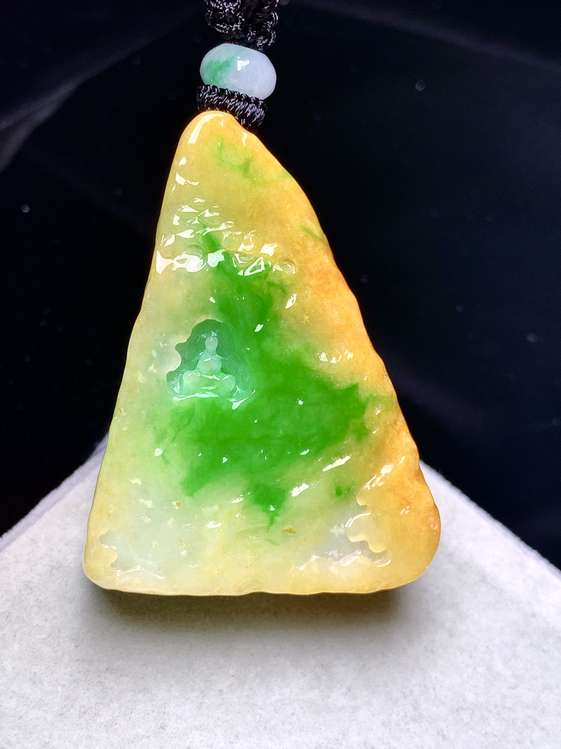 黄绿翡悟道吊坠 玉质细腻 色泽艳丽清新 水润亮眼 整体尺寸44.8*31.5*12.6w1
