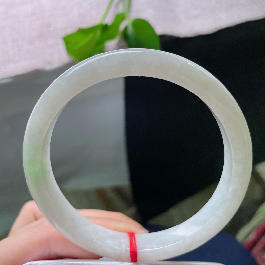 62.9/10.8/7.7白底青正圈，窄条，水润细腻，清新简约大方，无裂，ss51617a