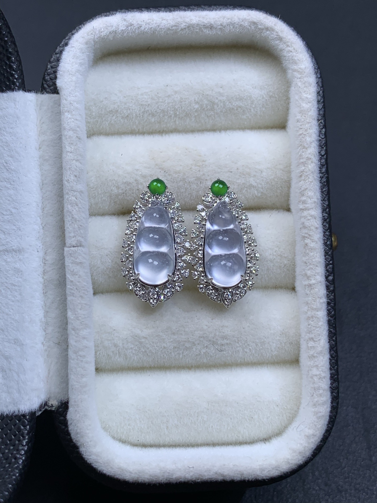 ️18k金镶嵌炸光福豆耳钉整体16.9-9-7裸石10.8-5.2-4.5