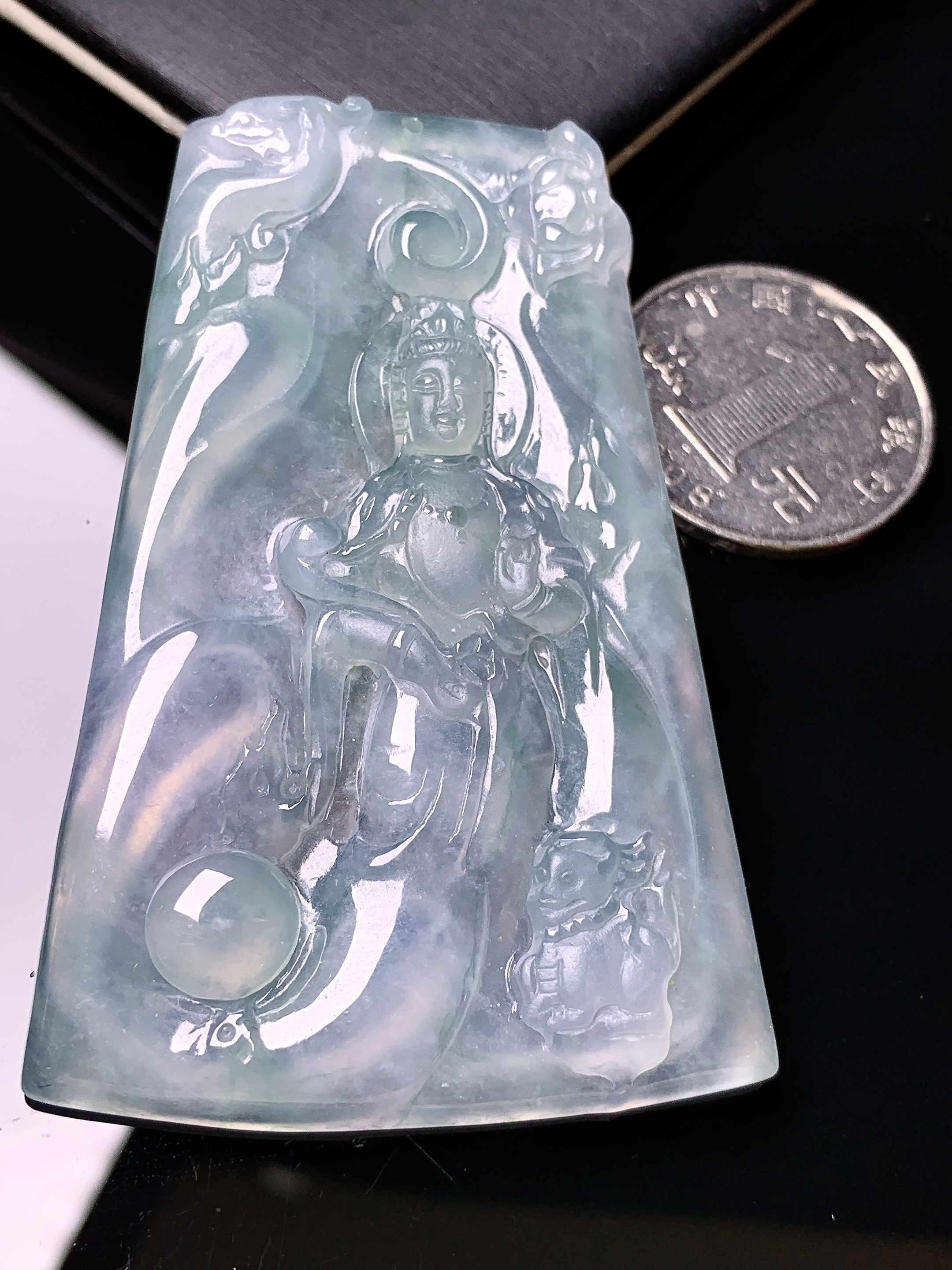 冰种观音菩萨吊坠 玉质细腻 色泽艳丽清新 水润亮眼 整体尺寸67*44.5*5h3