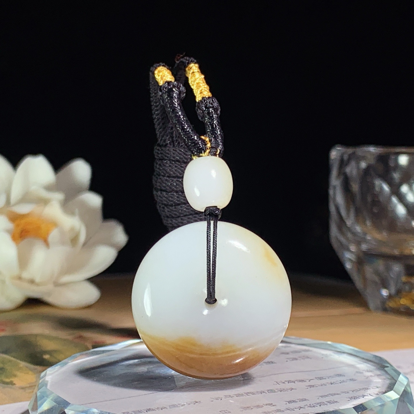 新疆和田玉且末糖平安扣挂件 尺寸27/12重20克！玉质细腻油润 底色纯净 脂粉好，品质好。lt260422