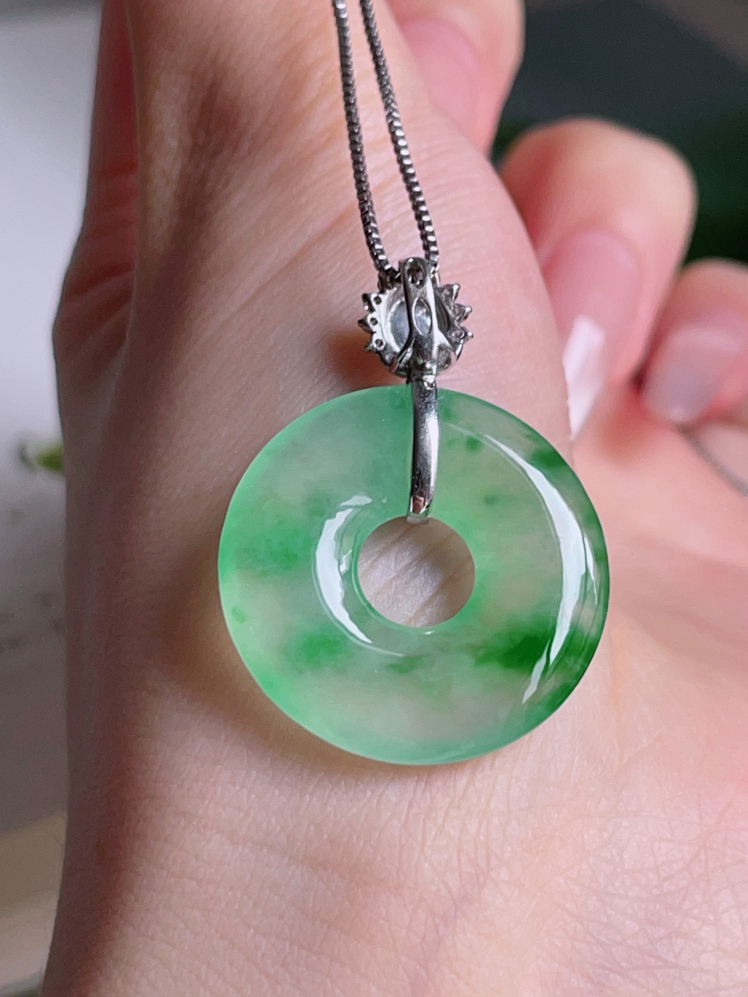 ️ 冰飘绿花甜甜圈，花色灵动，种老水润，18k金镶嵌，32.3/23.7/3.8