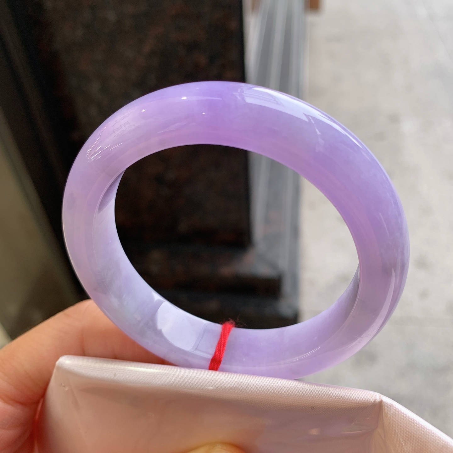 正圈满紫 微晶体结构 尺寸：53.8/12.7/8.9 色浓