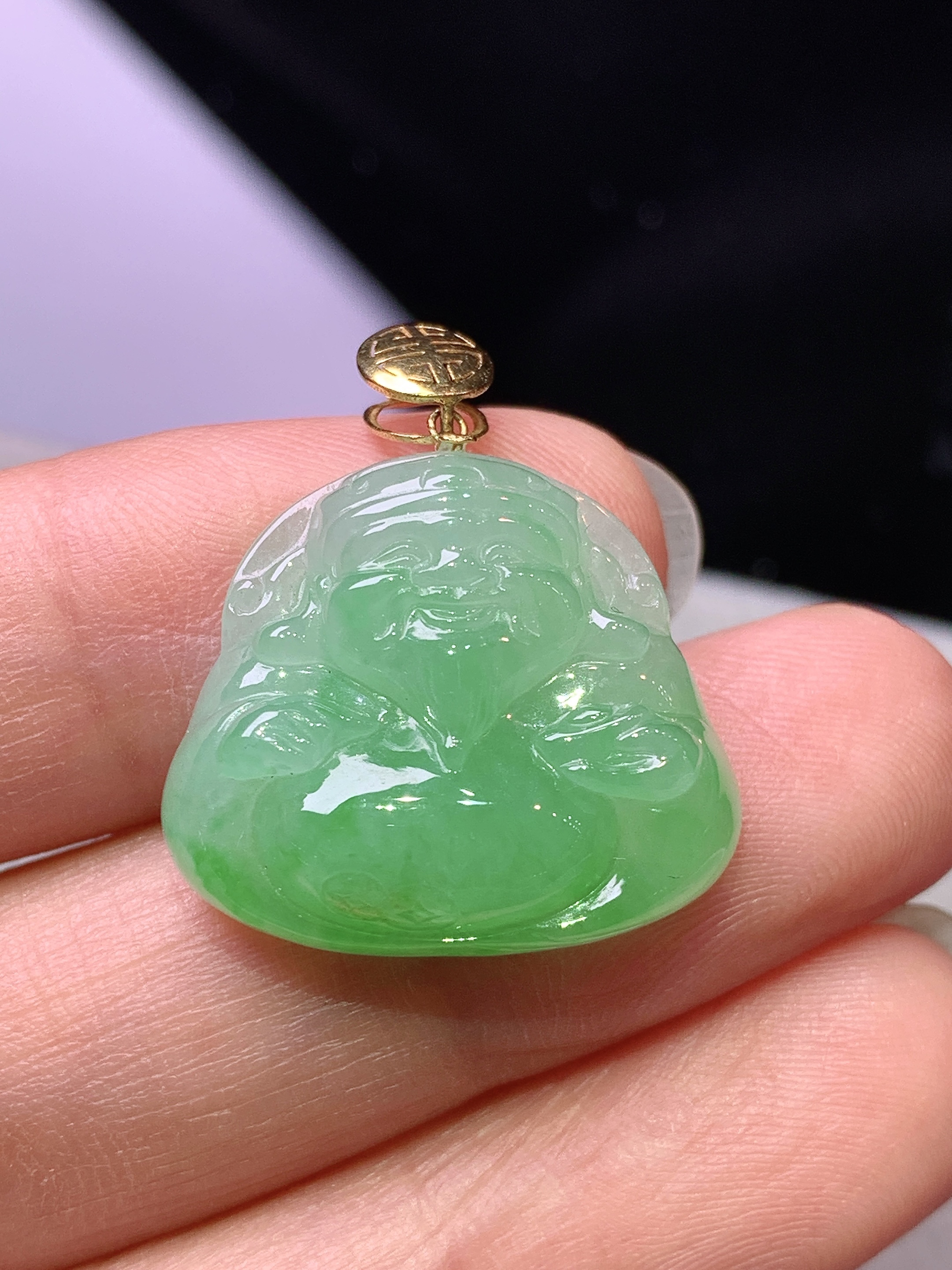 18k金镶嵌阳绿财神吊坠 玉质细腻 色泽艳丽清新 水润亮眼 整体尺寸25*21.2*5.8m1